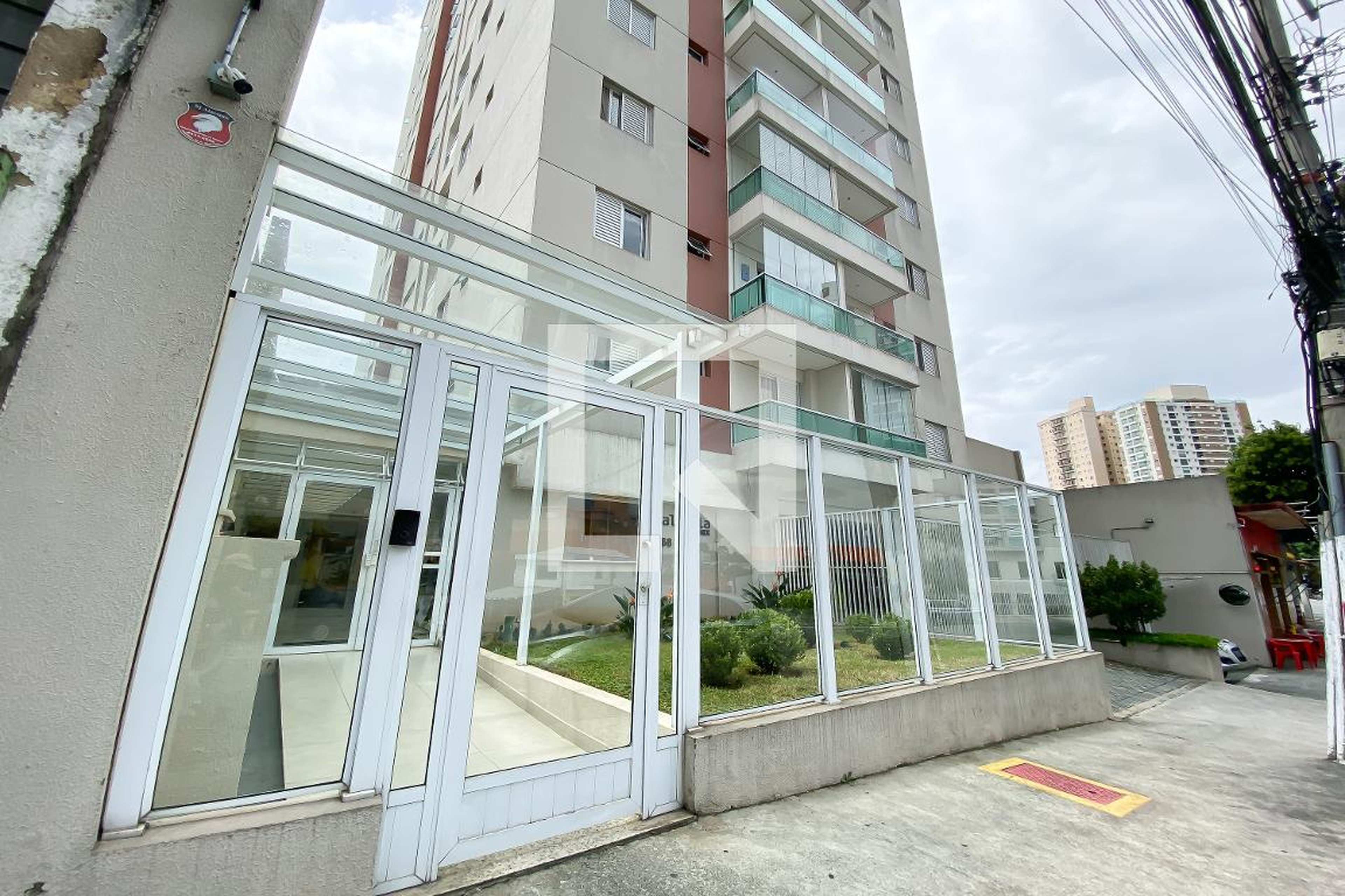 Fachada Condomínio em Avenida Yara, 100