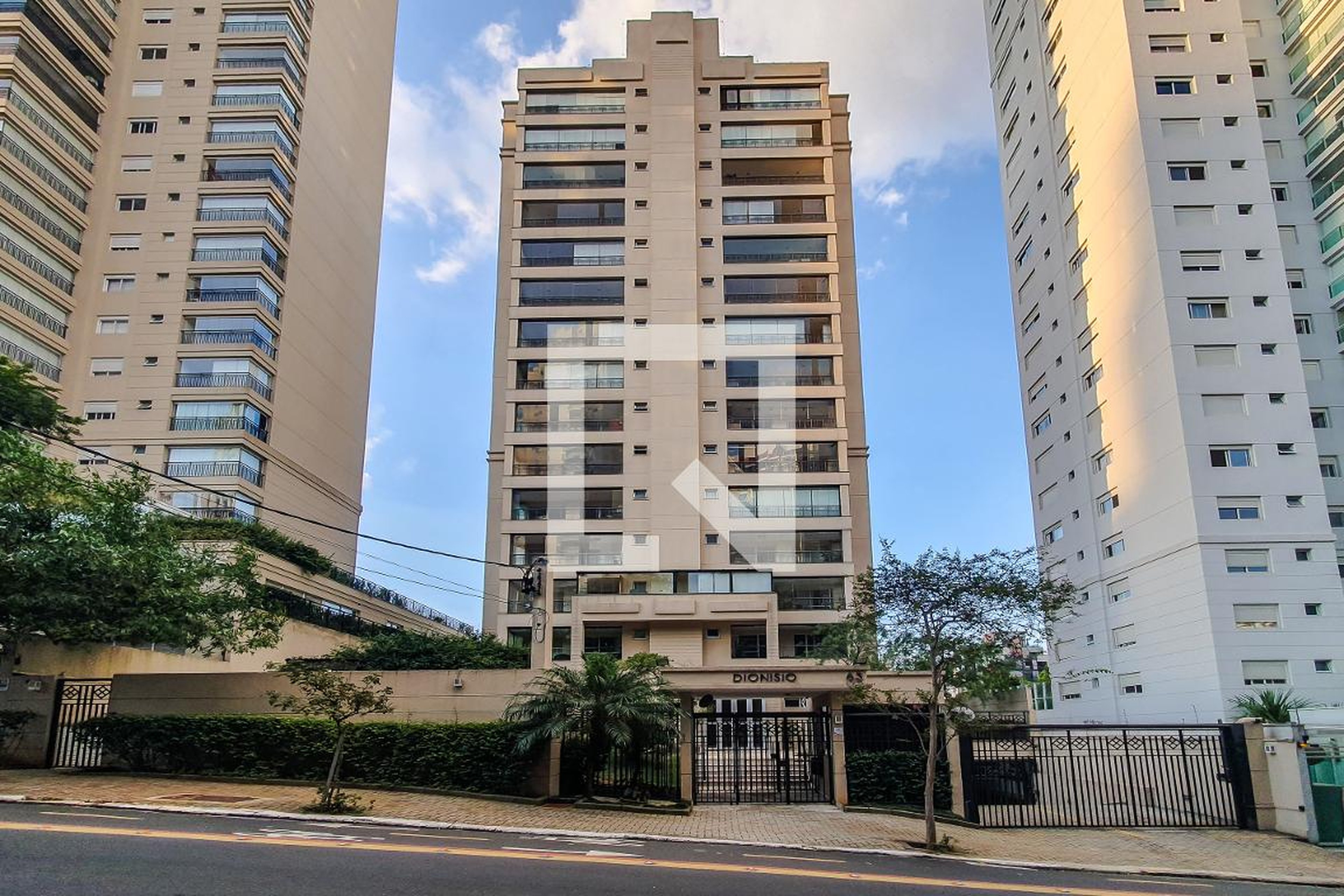 Fachada do Prédio Condomínio Rua Dionisio da Costa