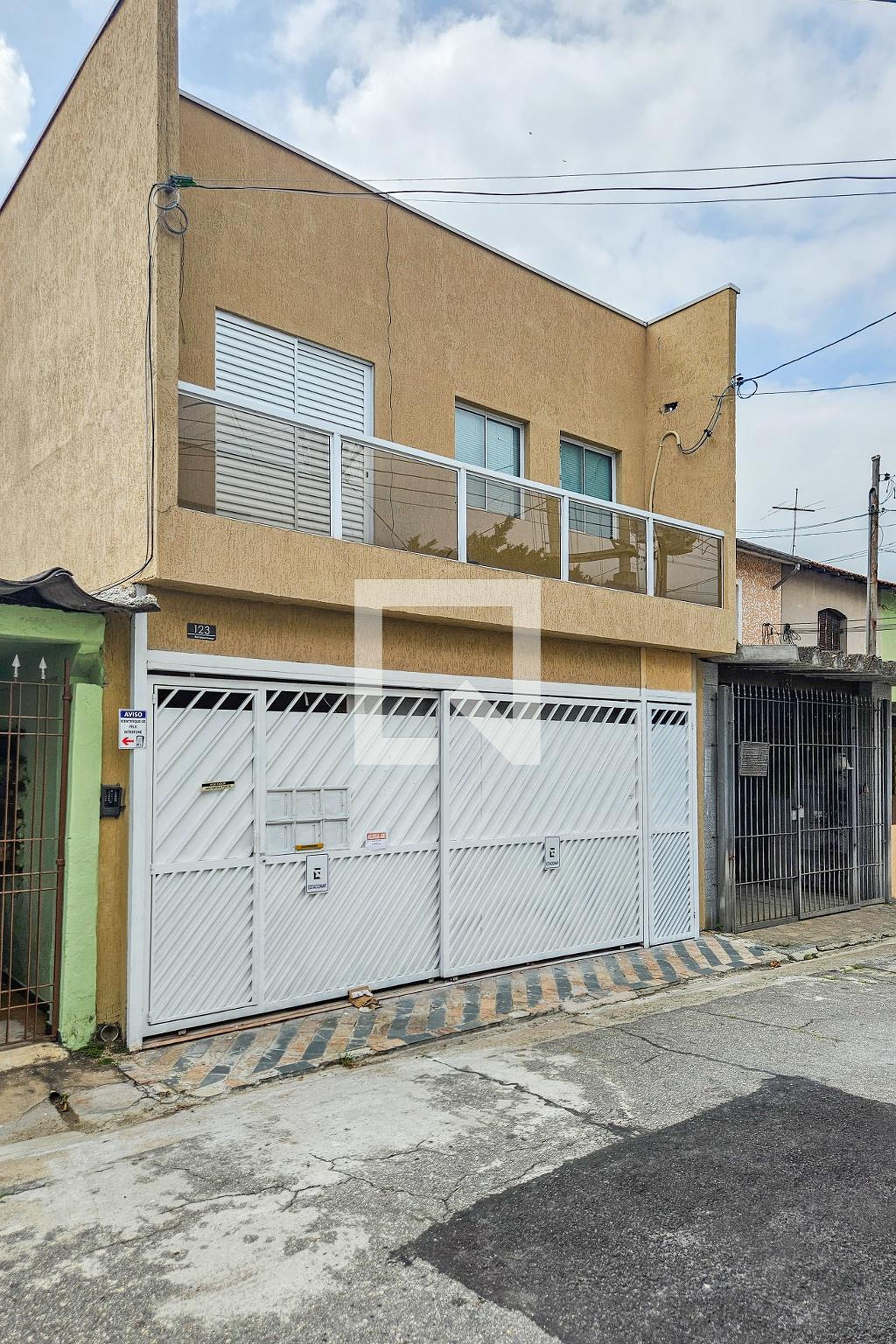 Fachada Condomínio em Rua Rubens Sverner, 123