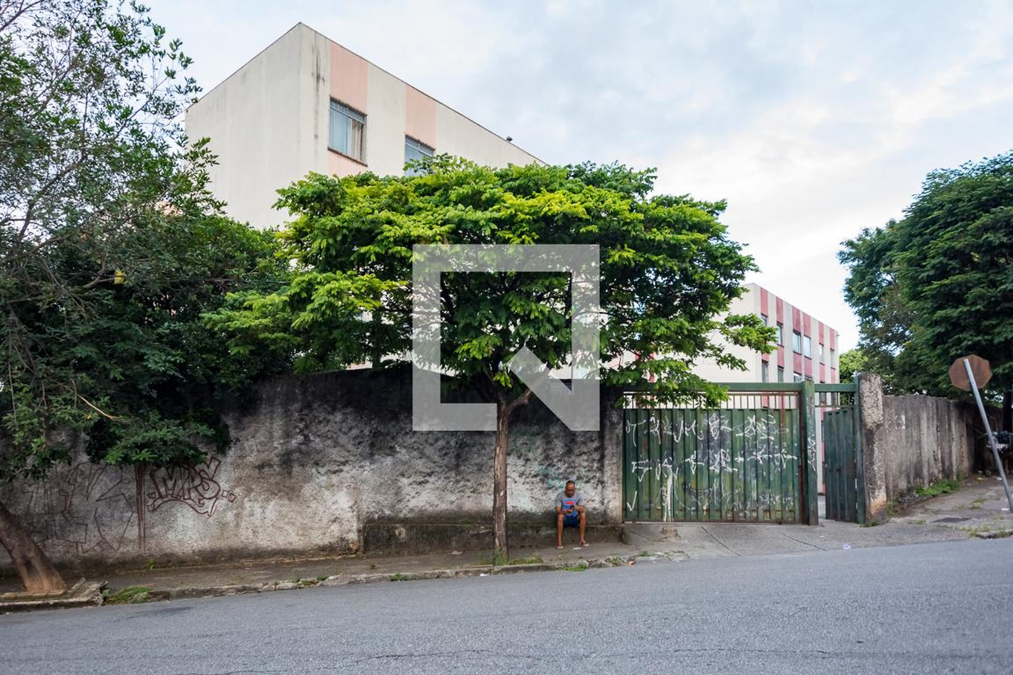 Fachada Condomínio em Rua Guilherme Pinto da Fonseca, 371