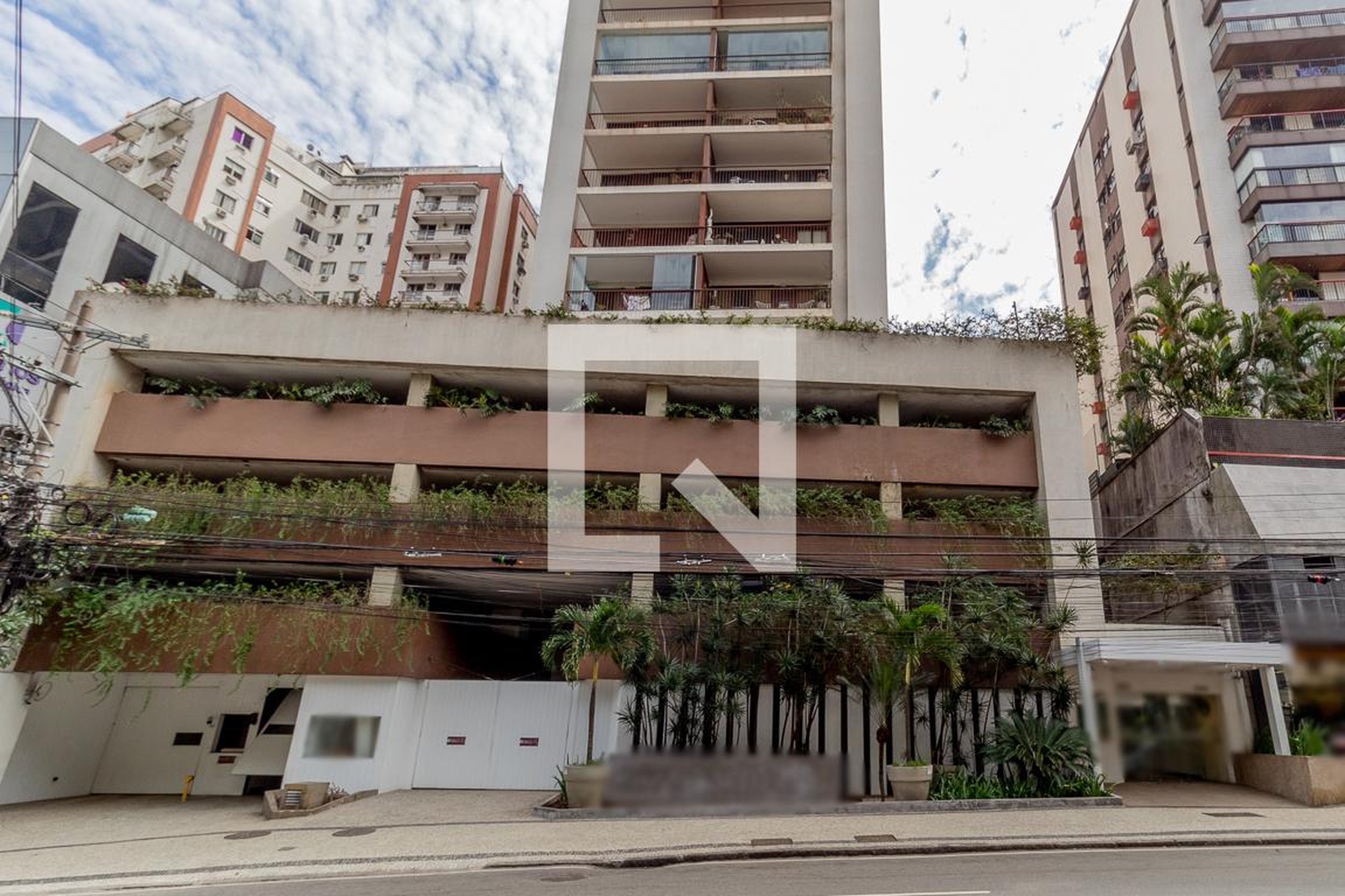 Fachada Edifício Lagoa Residência