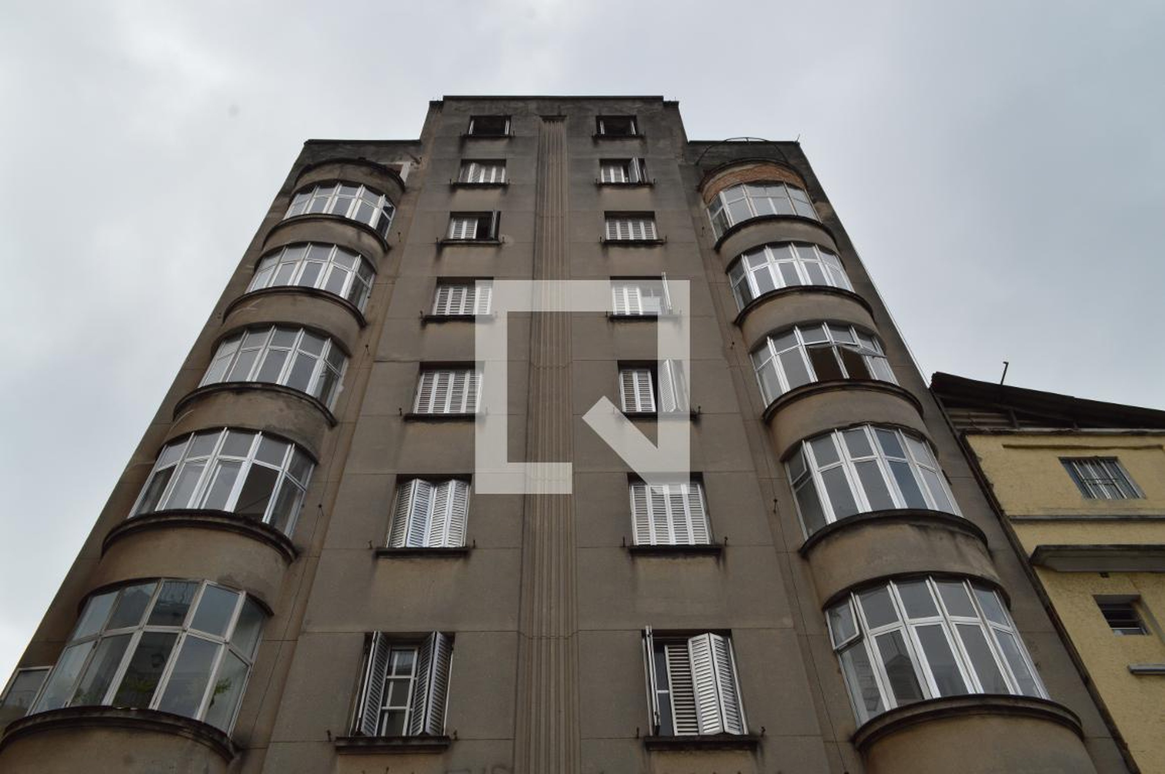 Fachada Condomínio em Rua Fernão Sales, 43