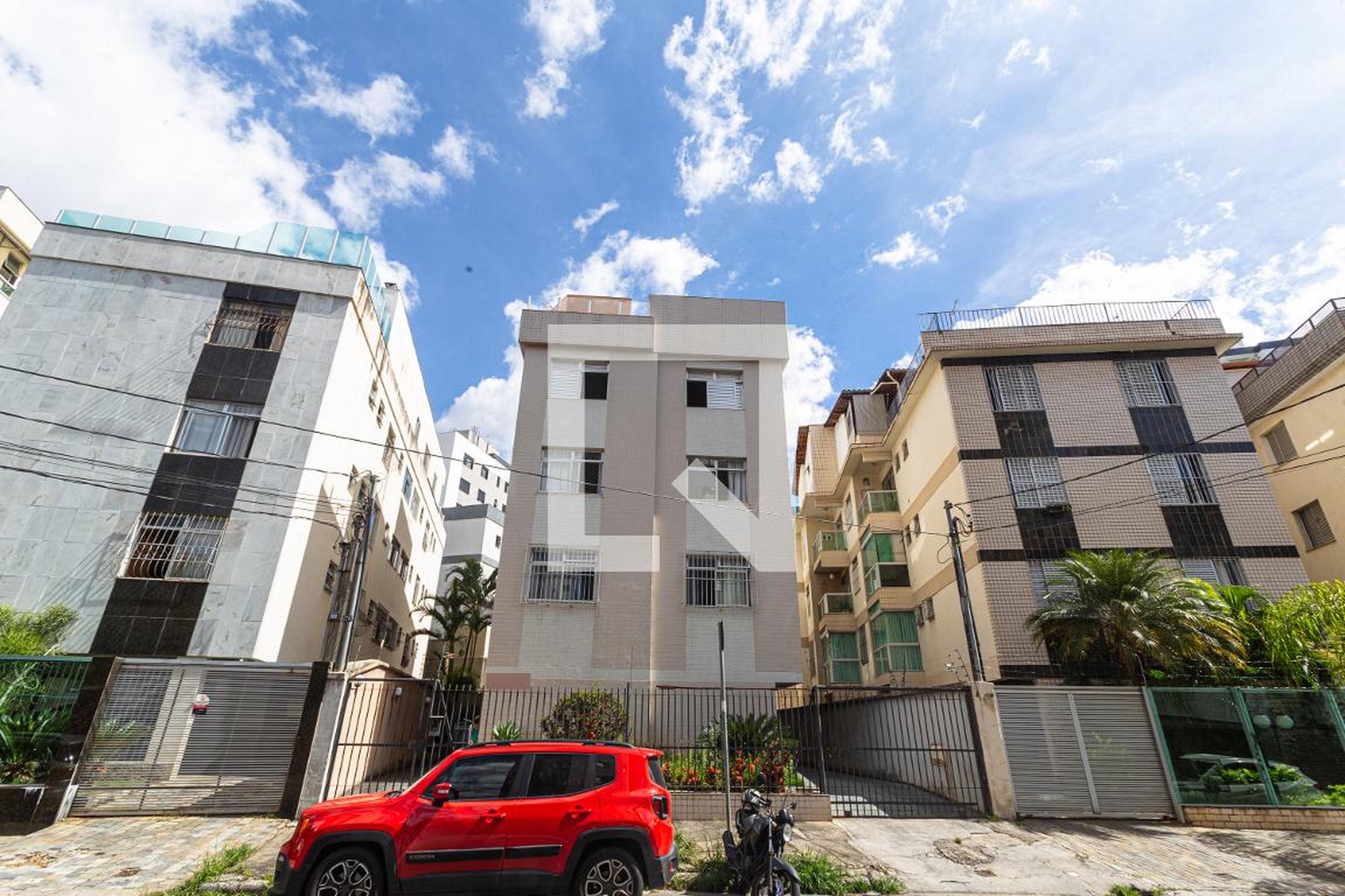 Fachada Condomínio em Rua João Arantes, 176