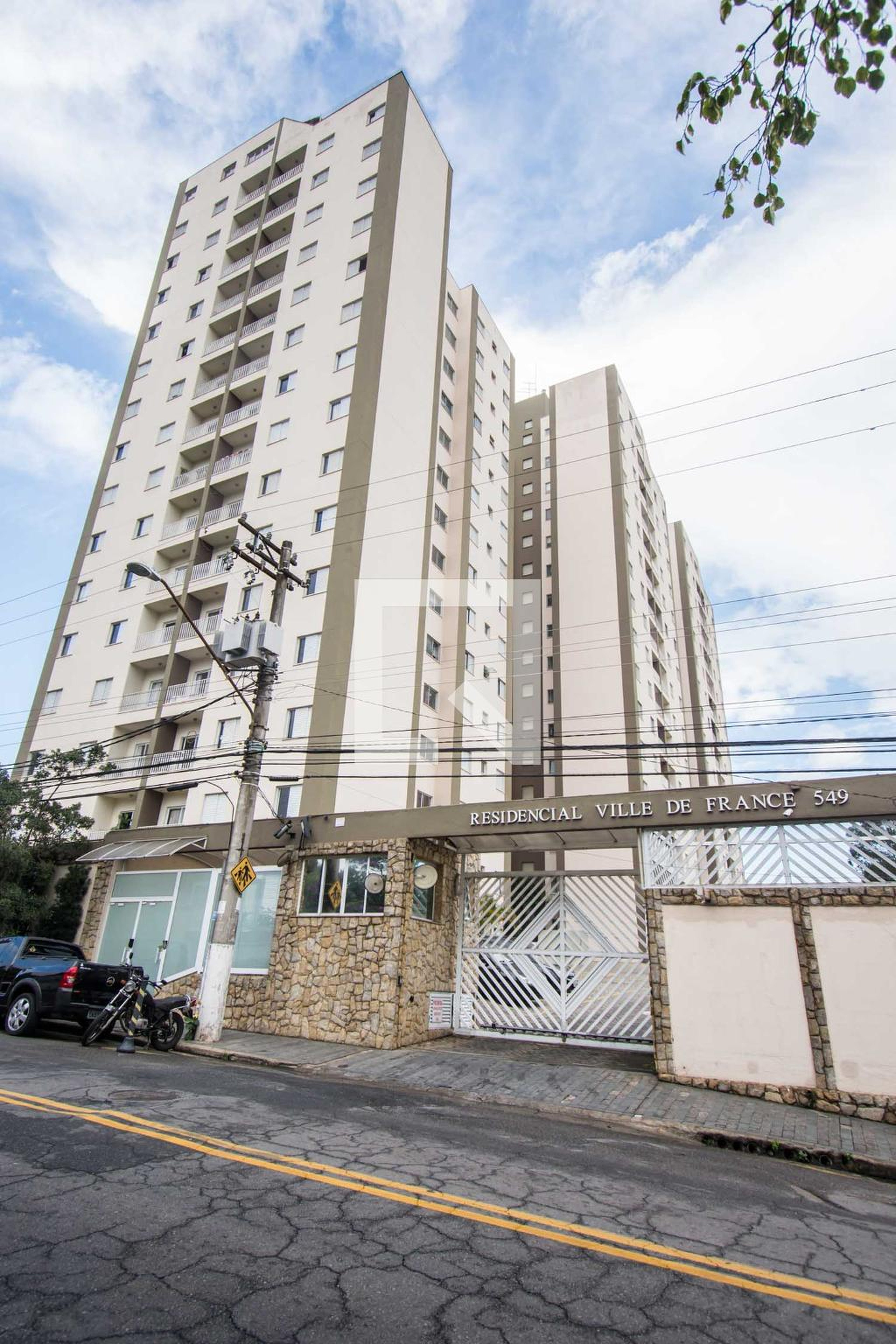 Fachada do Condomínio Condomínio em Rua Francisco Visentainer, 7