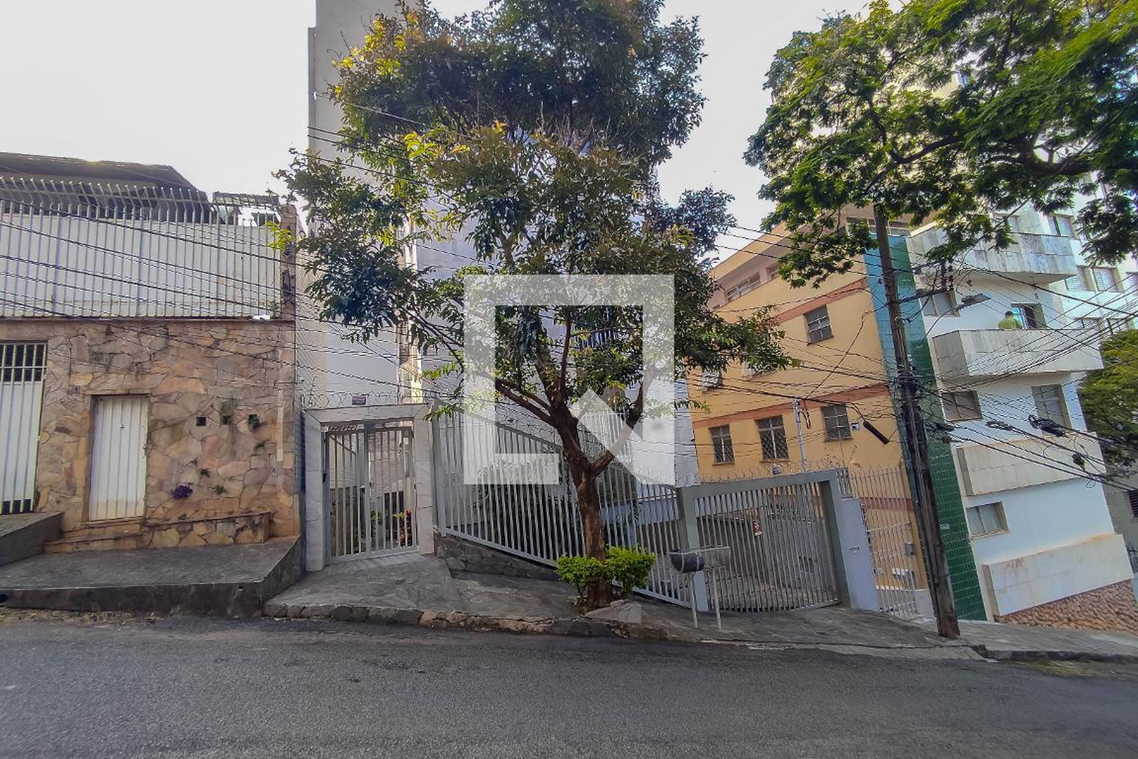Fachada Condomínio em Rua Miranda Ribeiro, 220