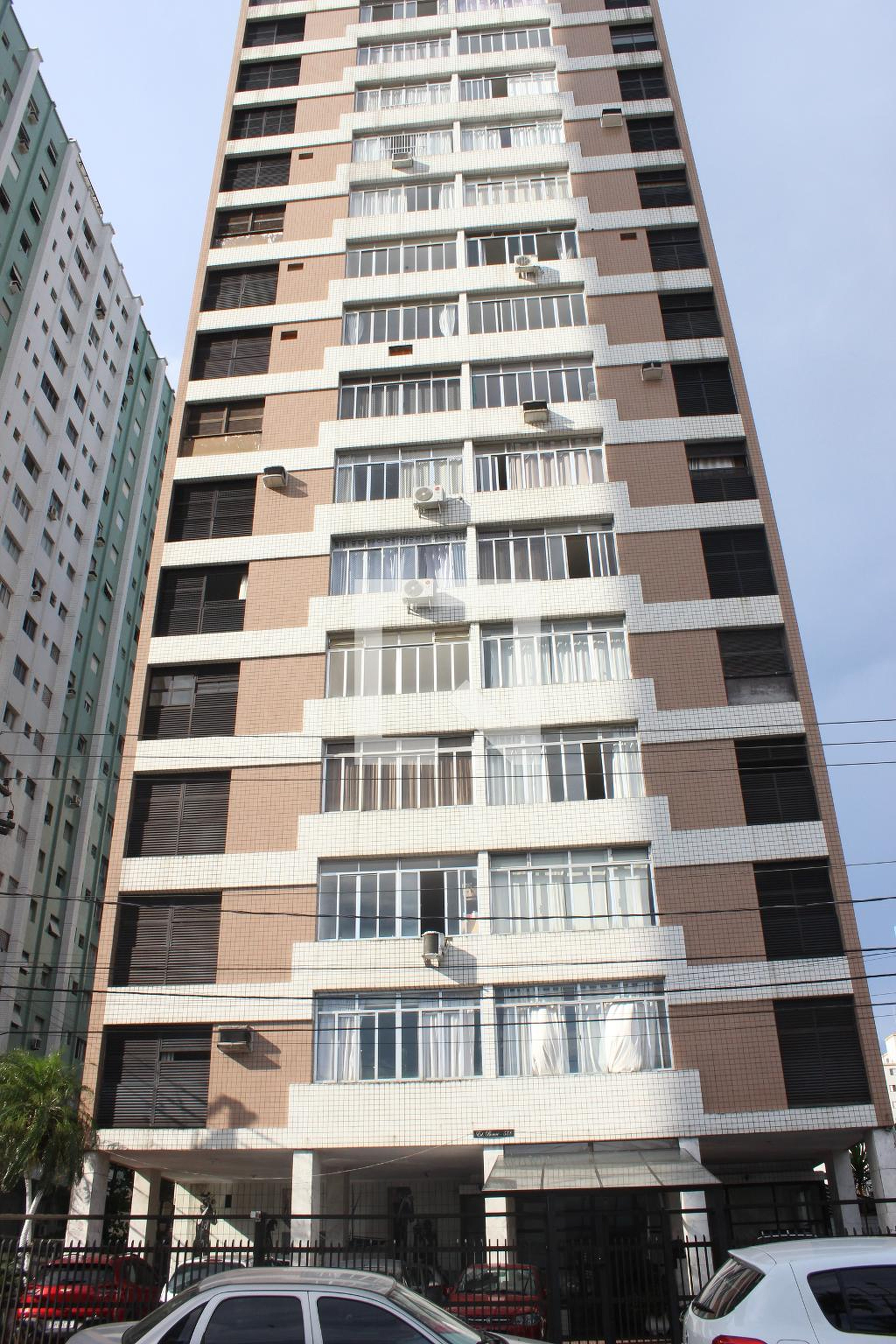 Fachada Condomínio em Rua Amador Bueno da Ribeira, 20