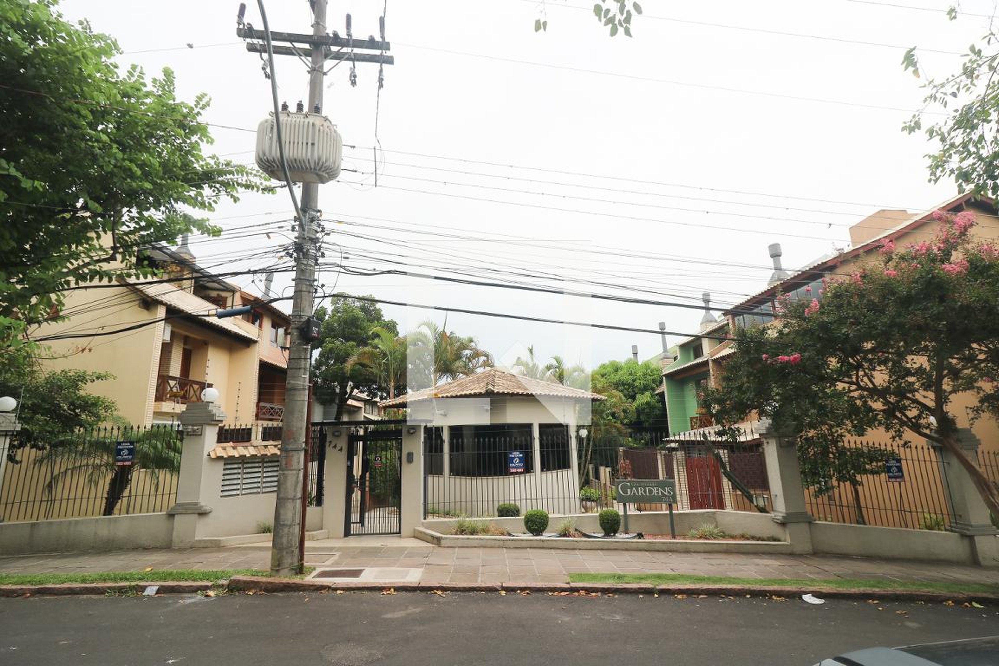 Fachada do Condomínio Condomínio Gardens