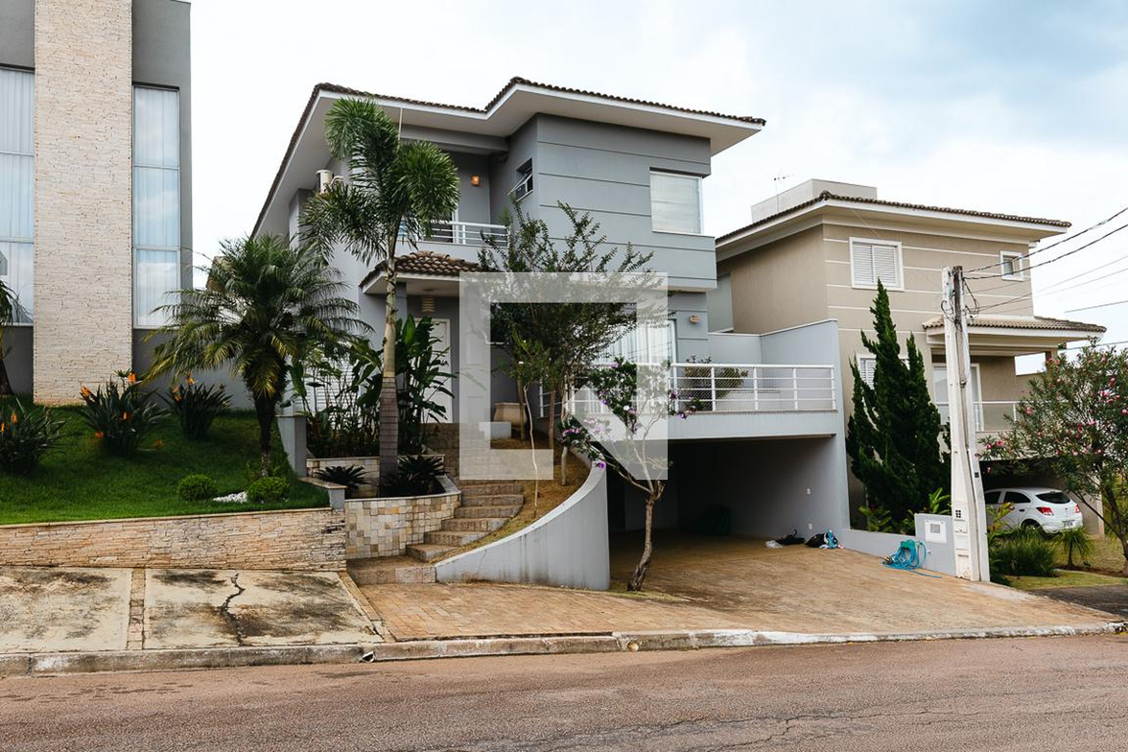 Fachada Condomínio em Rua Giuseppina Benicampi Fredi, 142