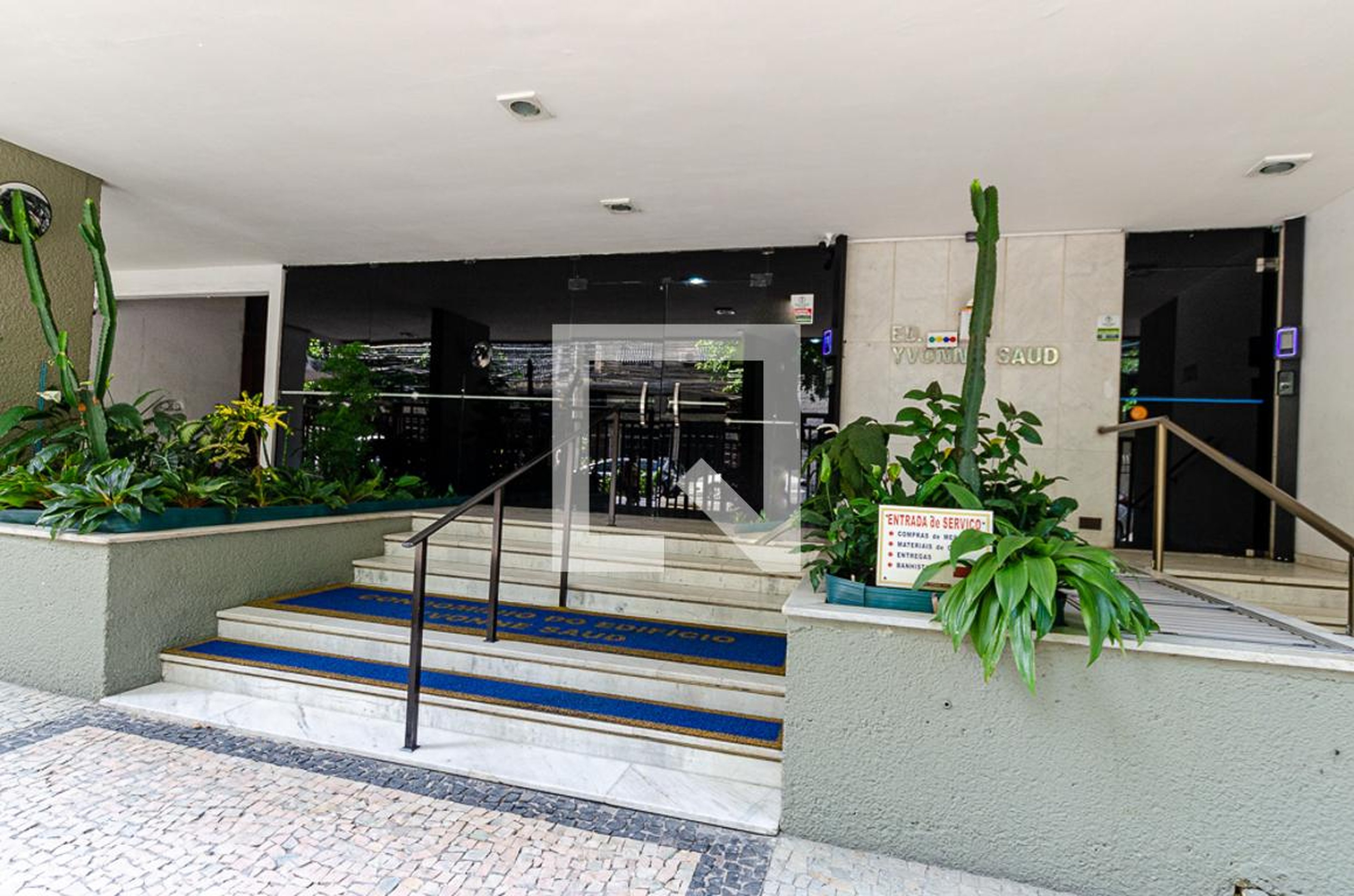 Entrada - Edifício Yvonne Saud