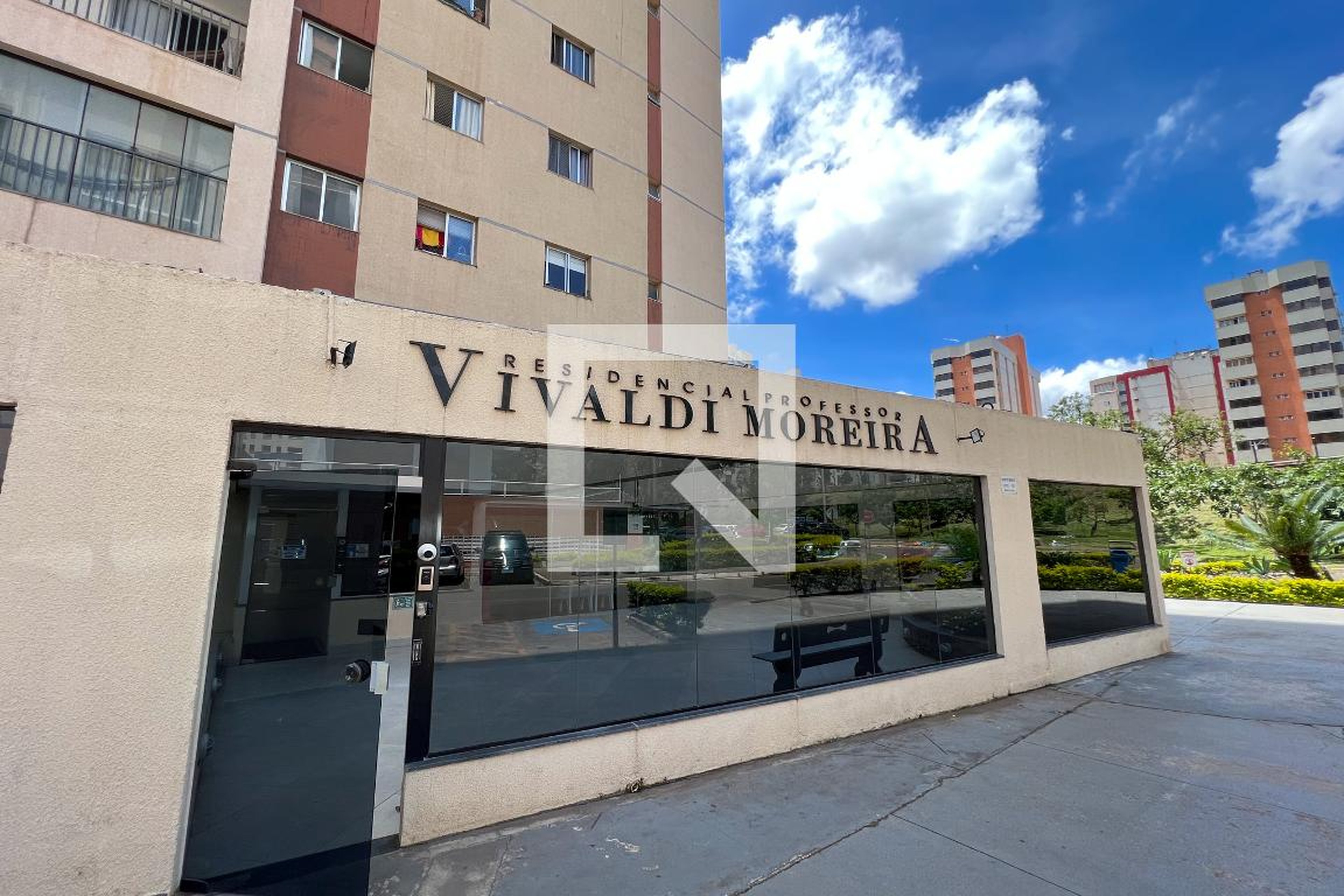 Fachada do Prédio Residencial Professor Vivaldi Moreira