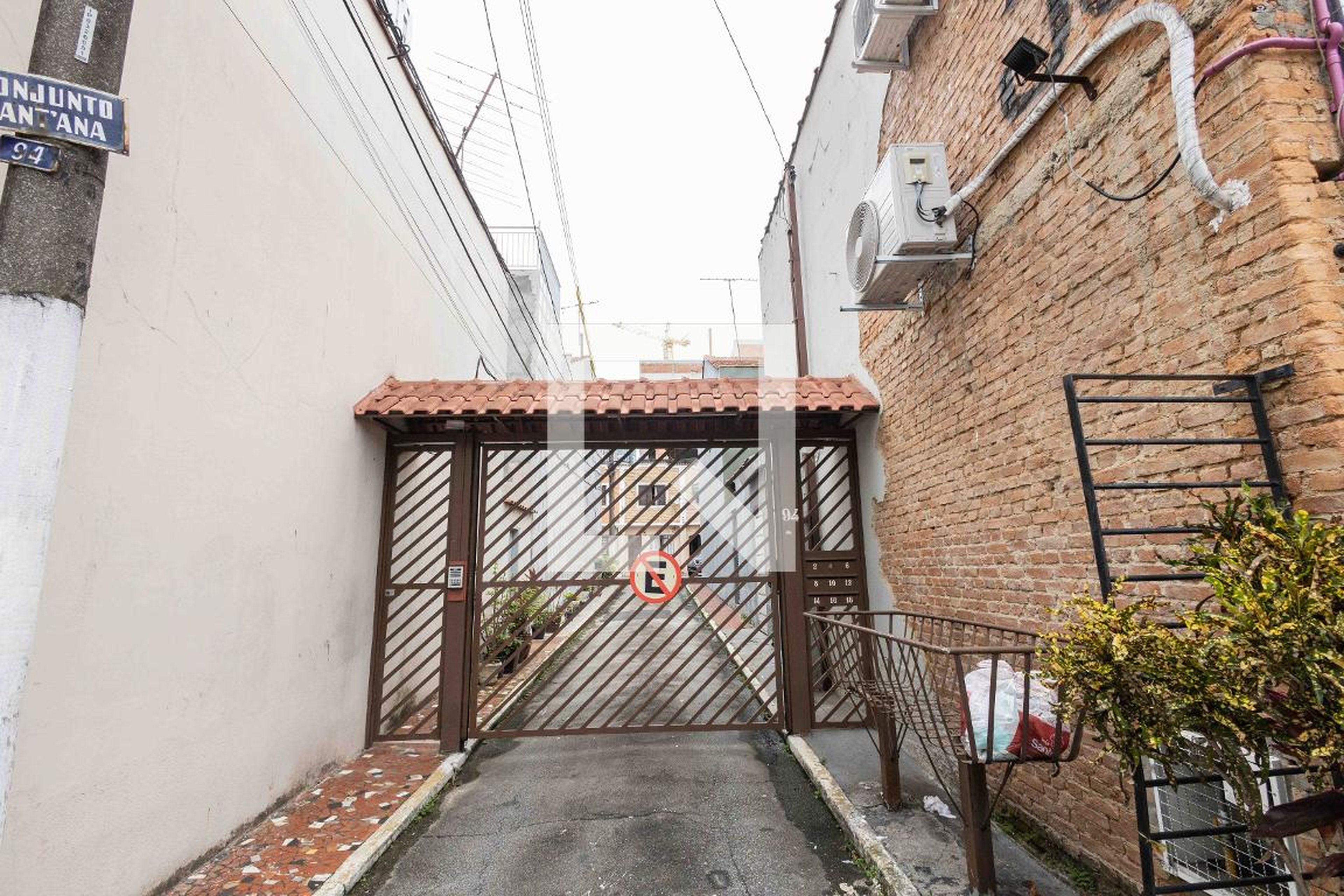 Fachada Condomínio em Rua Antônio Camardo, 94