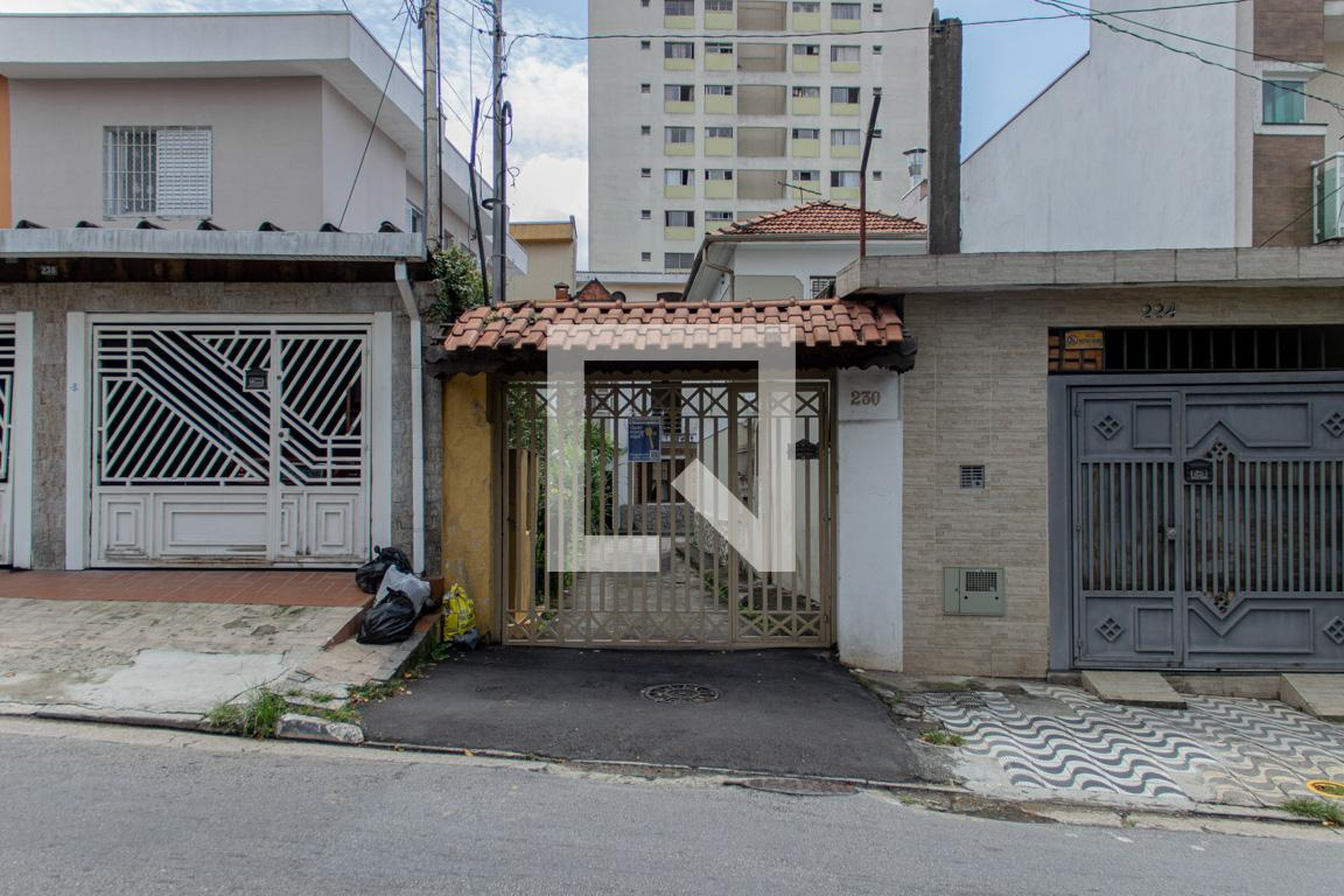Fachada Condomínio em Rua Pedroso Xavier, 230