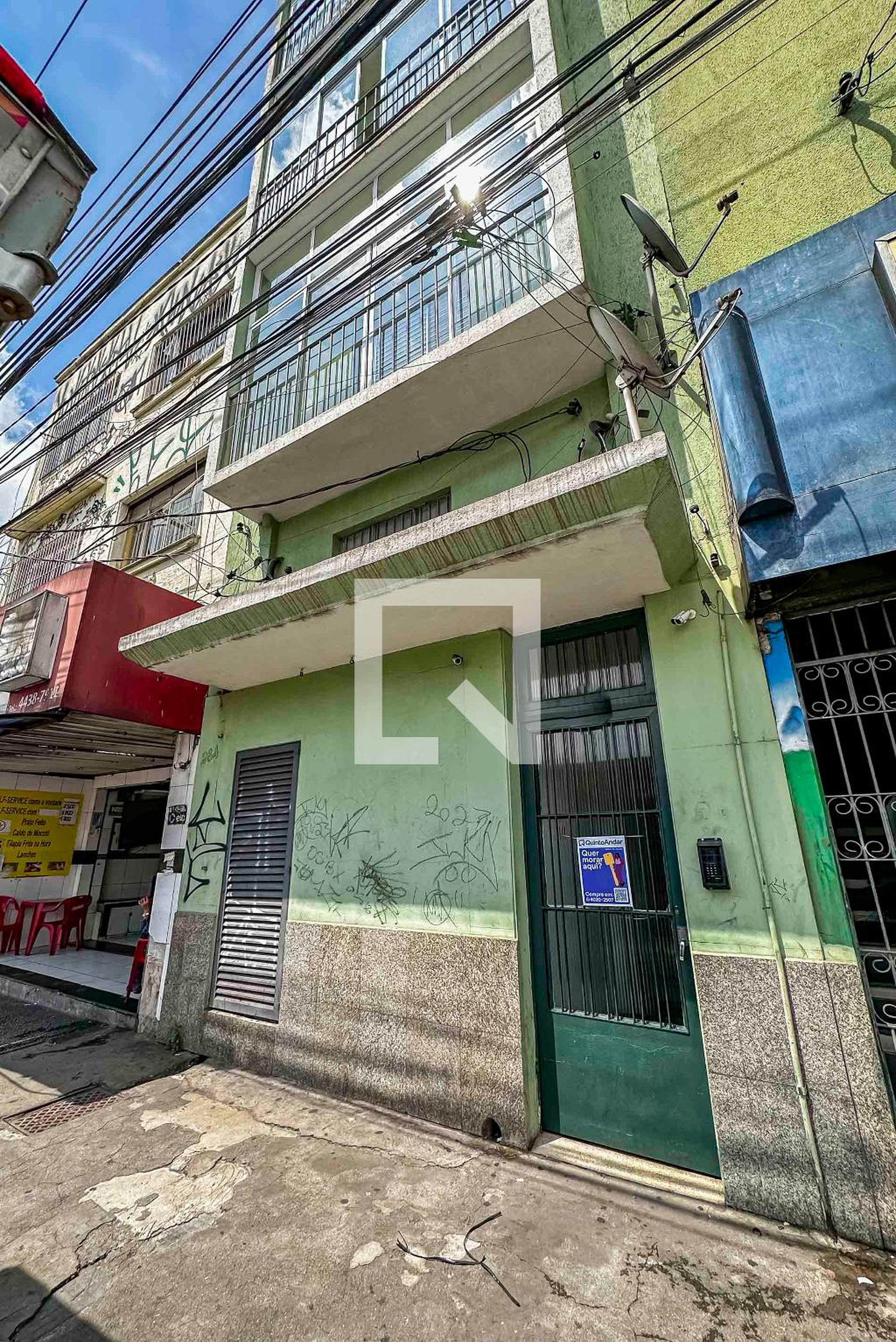 Fachada Condomínio em Avenida Queirós dos Santos, 282