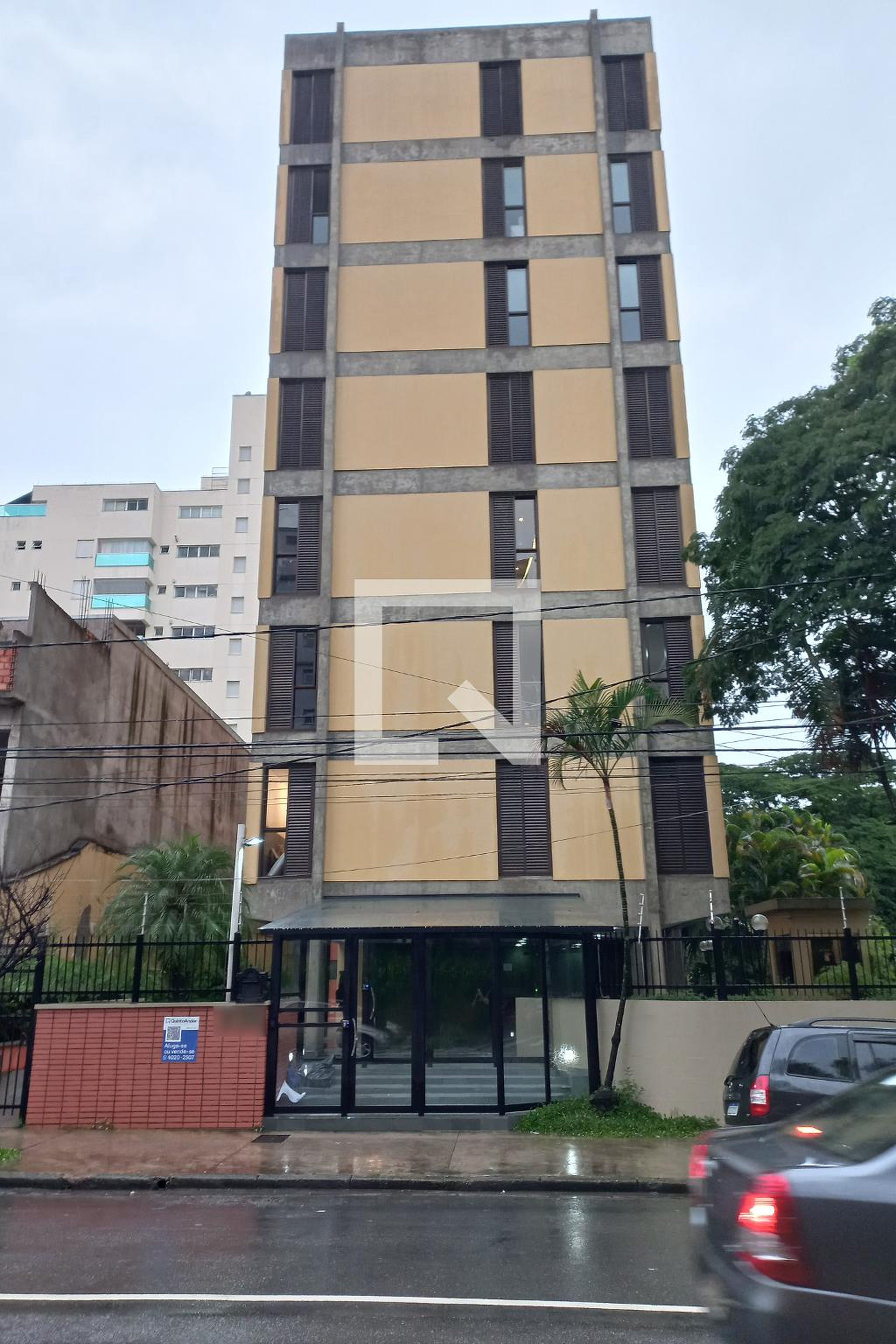 Fachada Condomínio em Rua das Palmeiras, 236