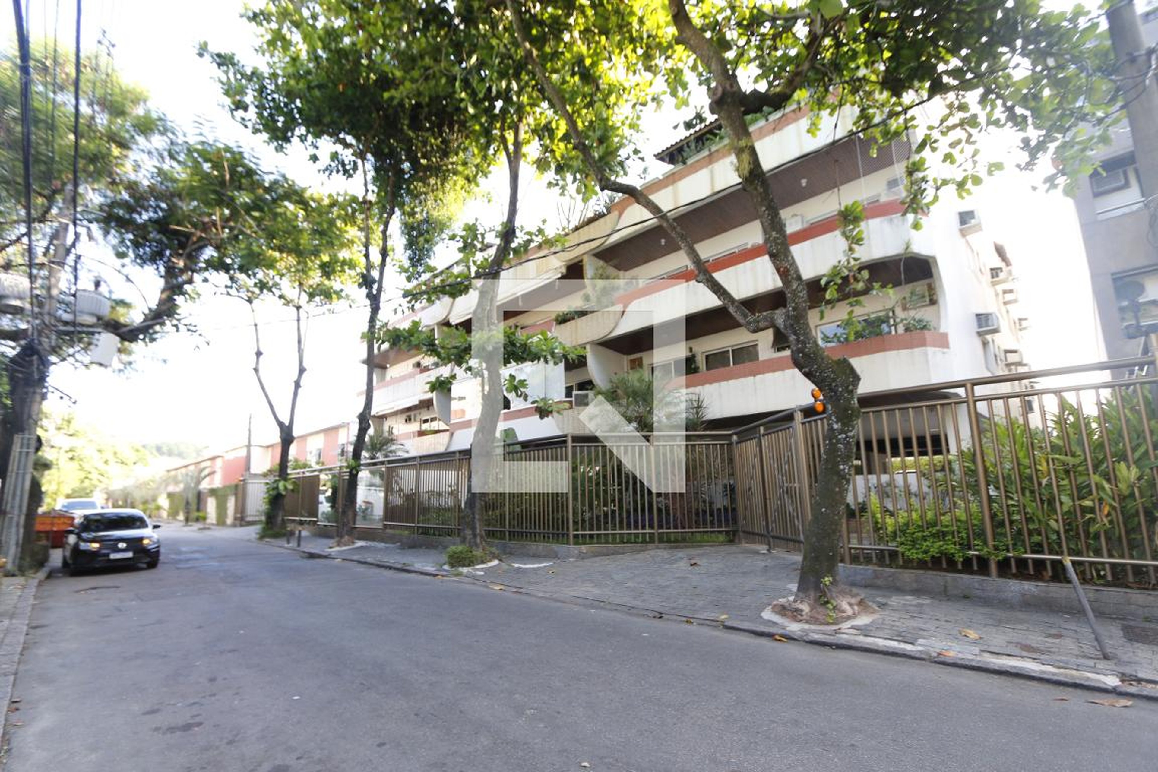 Fachada Condomínio em Rua Einstein, 111