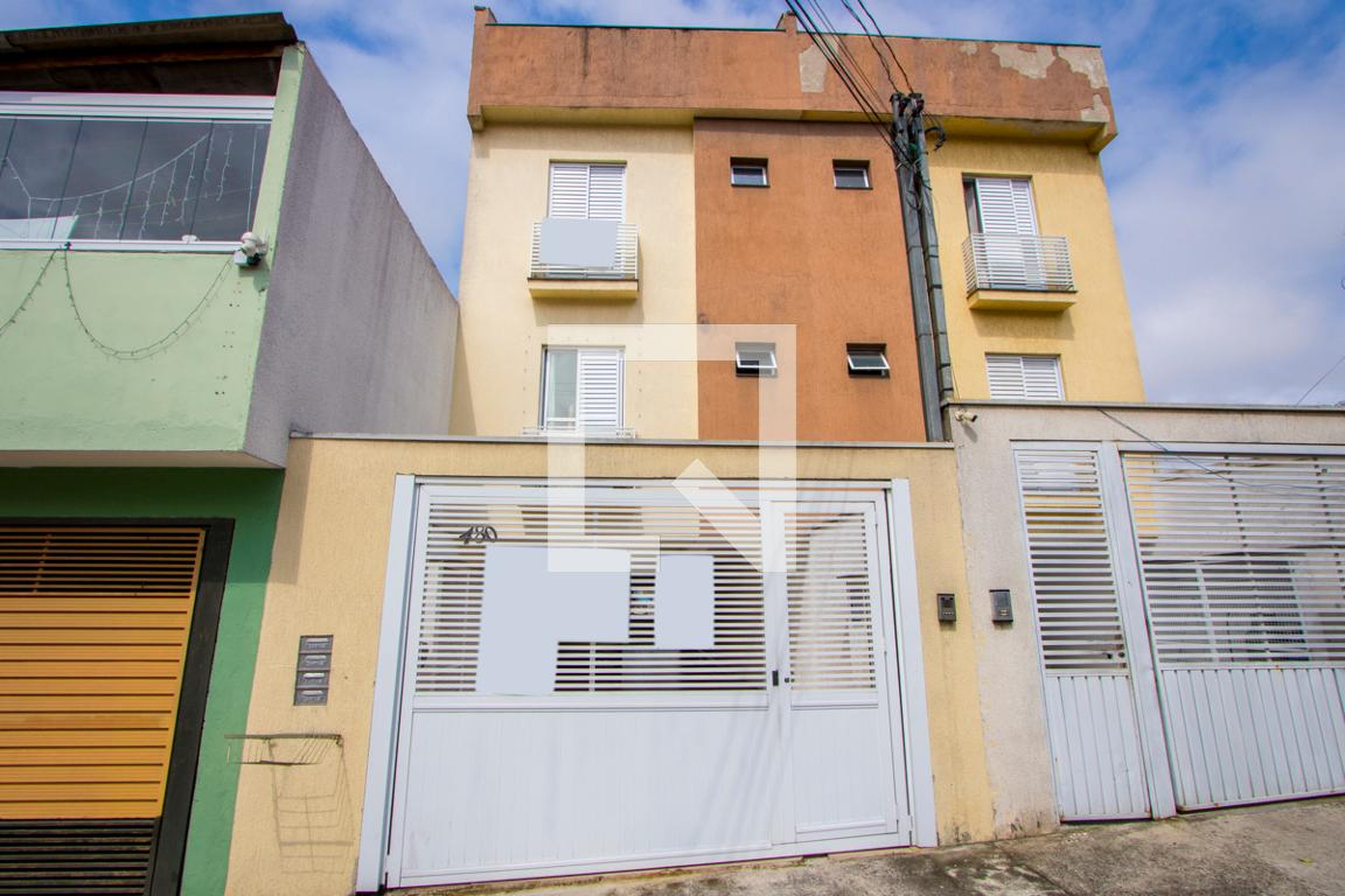 Fachada Condomínio em Rua Cafelândia, 480