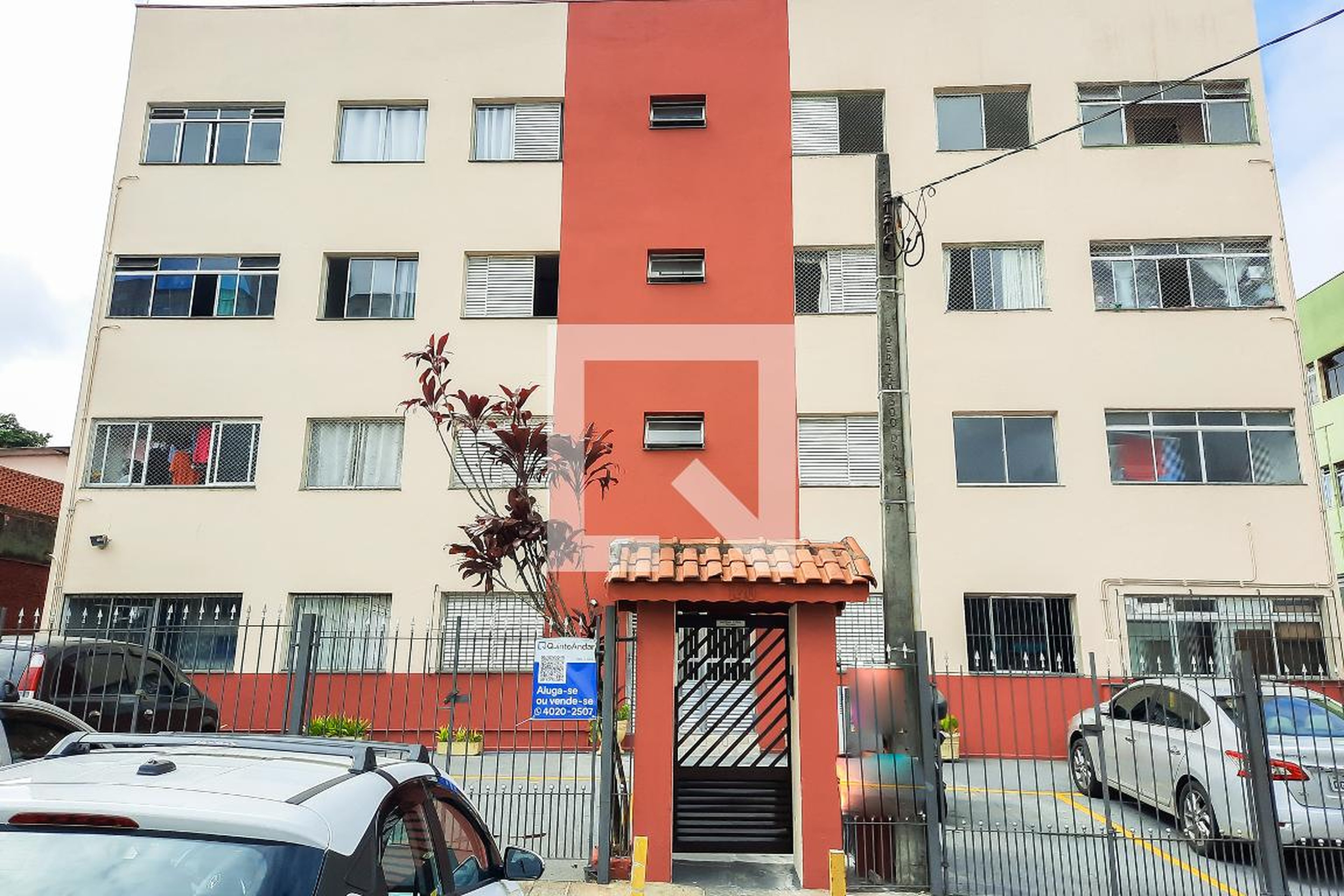 Fachada do Condomínio Edifício Alamos