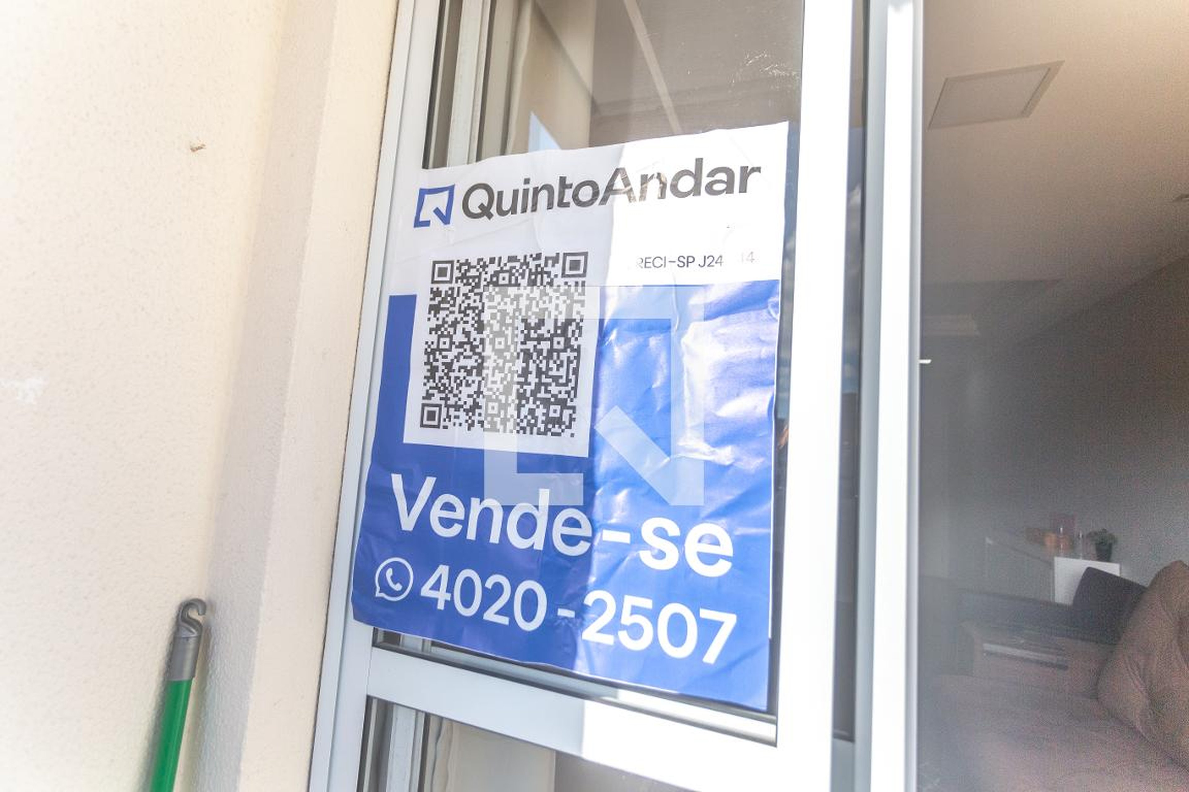 Fachada Condomínio em Rua Maria Adelaíde Rossi, 222