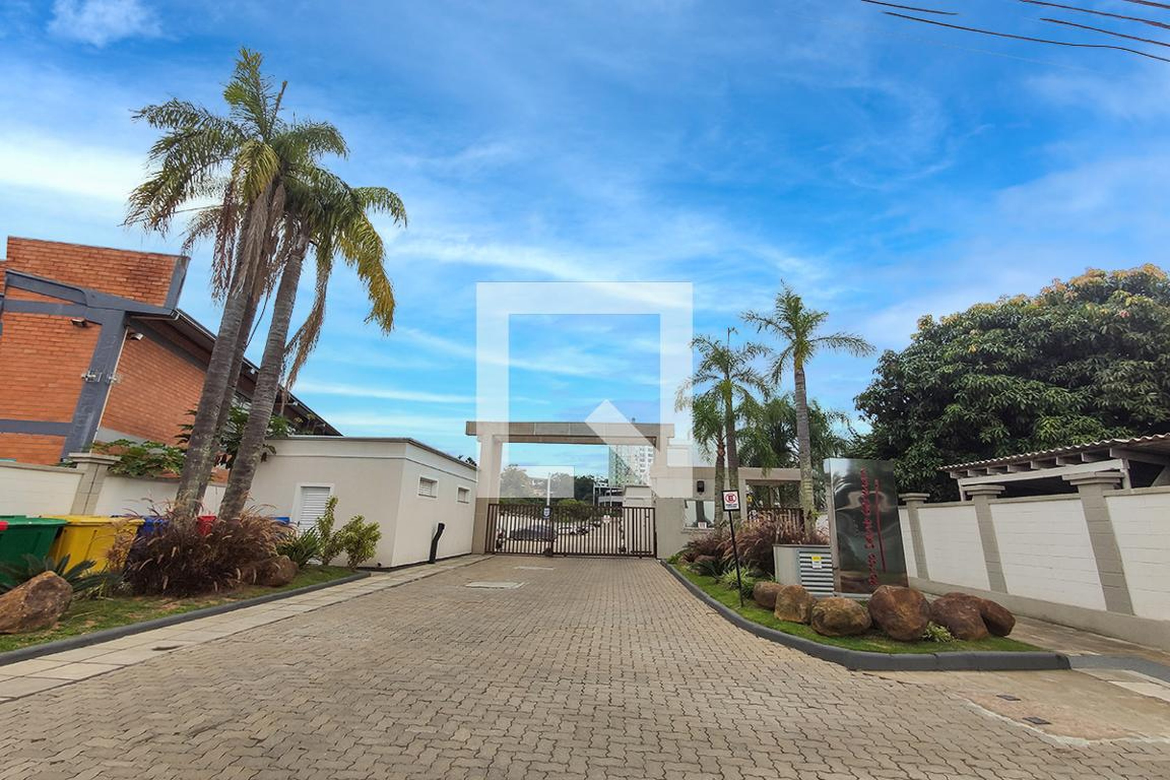 Fachada do Condomínio Condomínio Porto Saint Germain