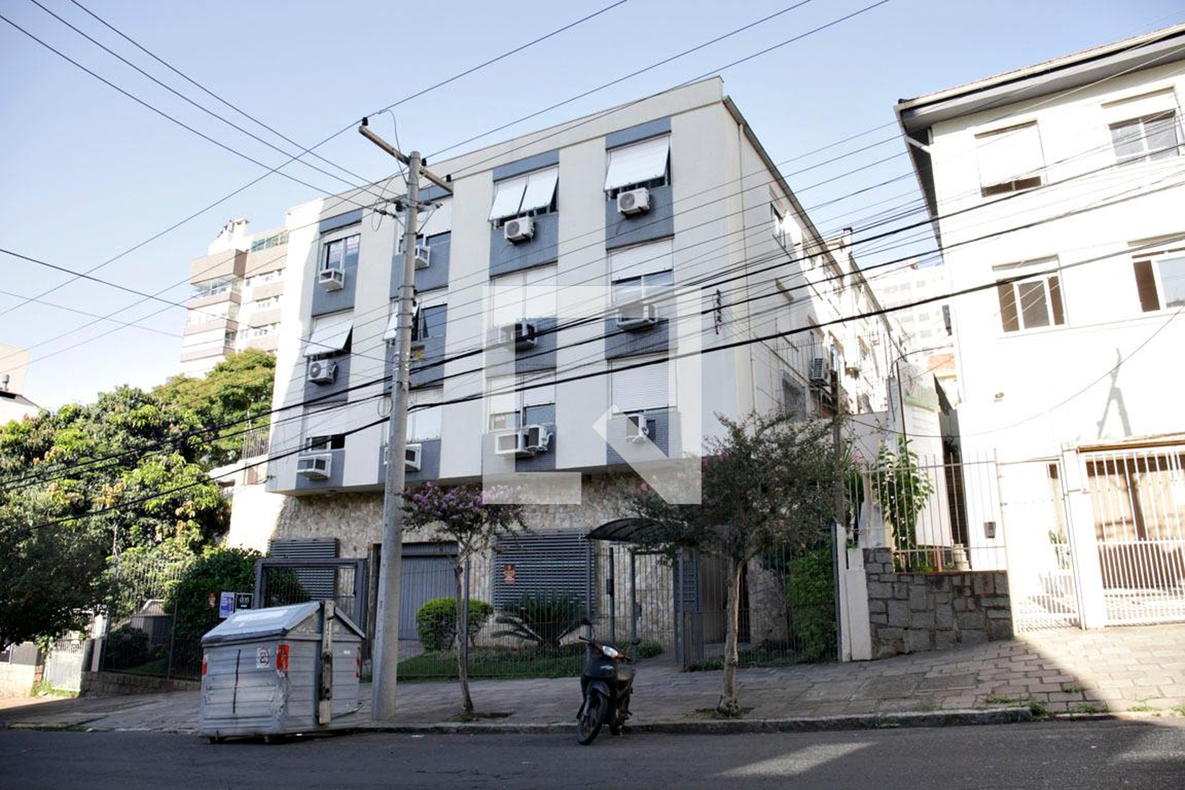 Fachada Condomínio em Rua Vicente da Fontoura, 2954