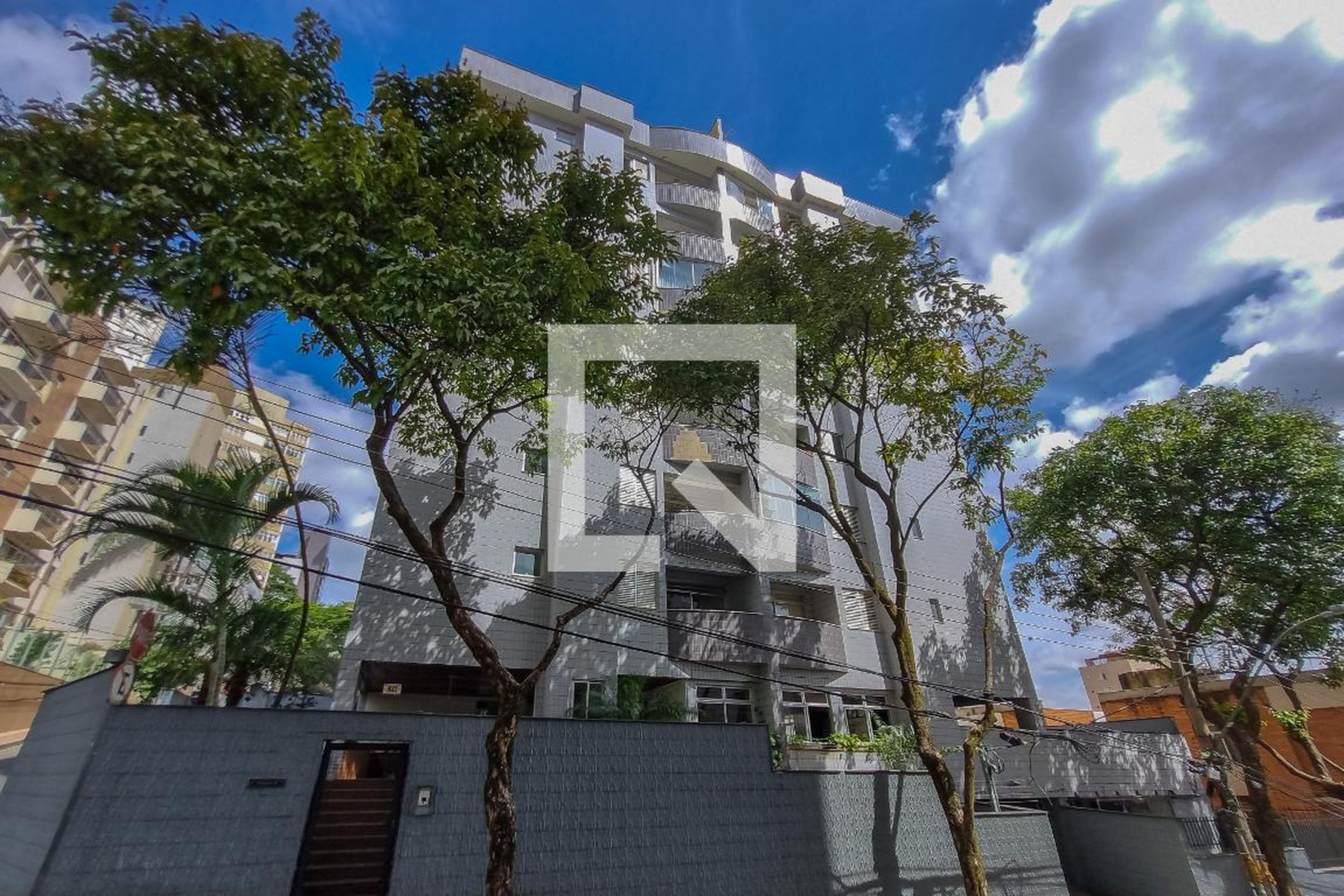 Fachada Condomínio em Rua Vitório Marçola, 888