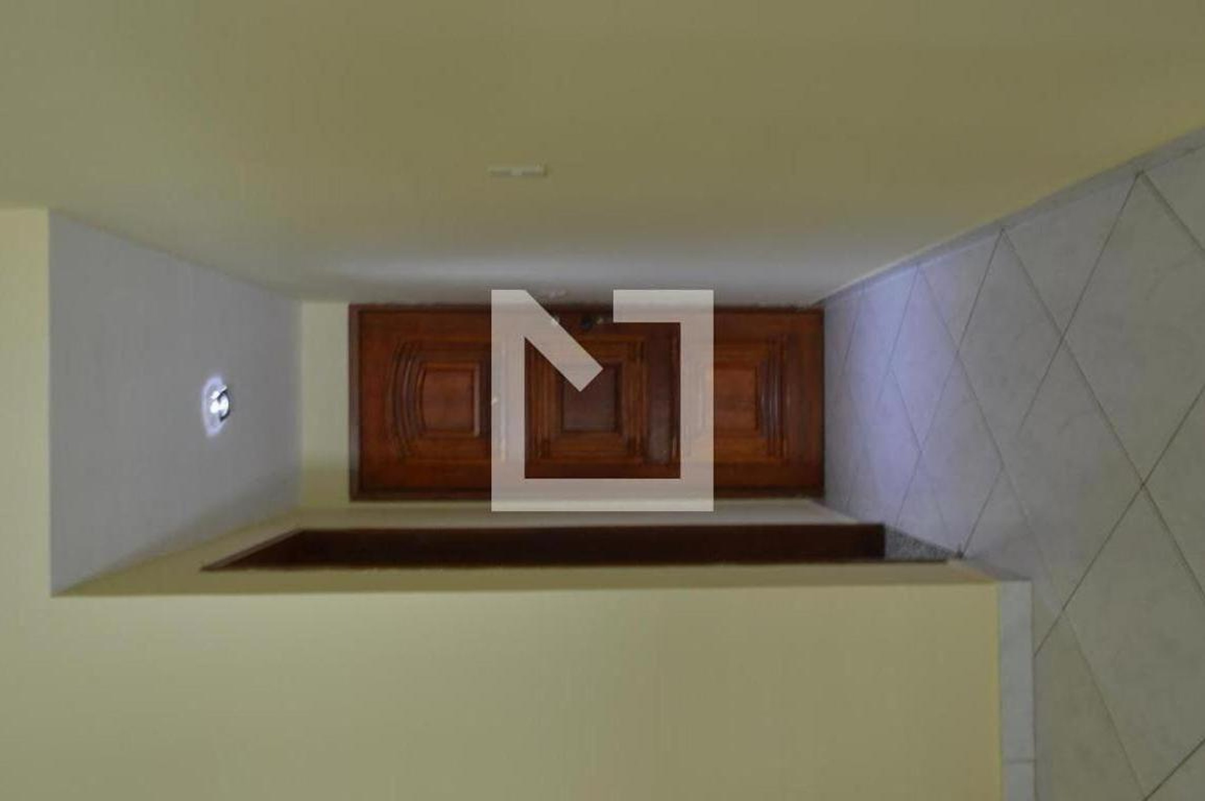 Hall de Entrada Condomínio em Rua Correio do Rio, 83