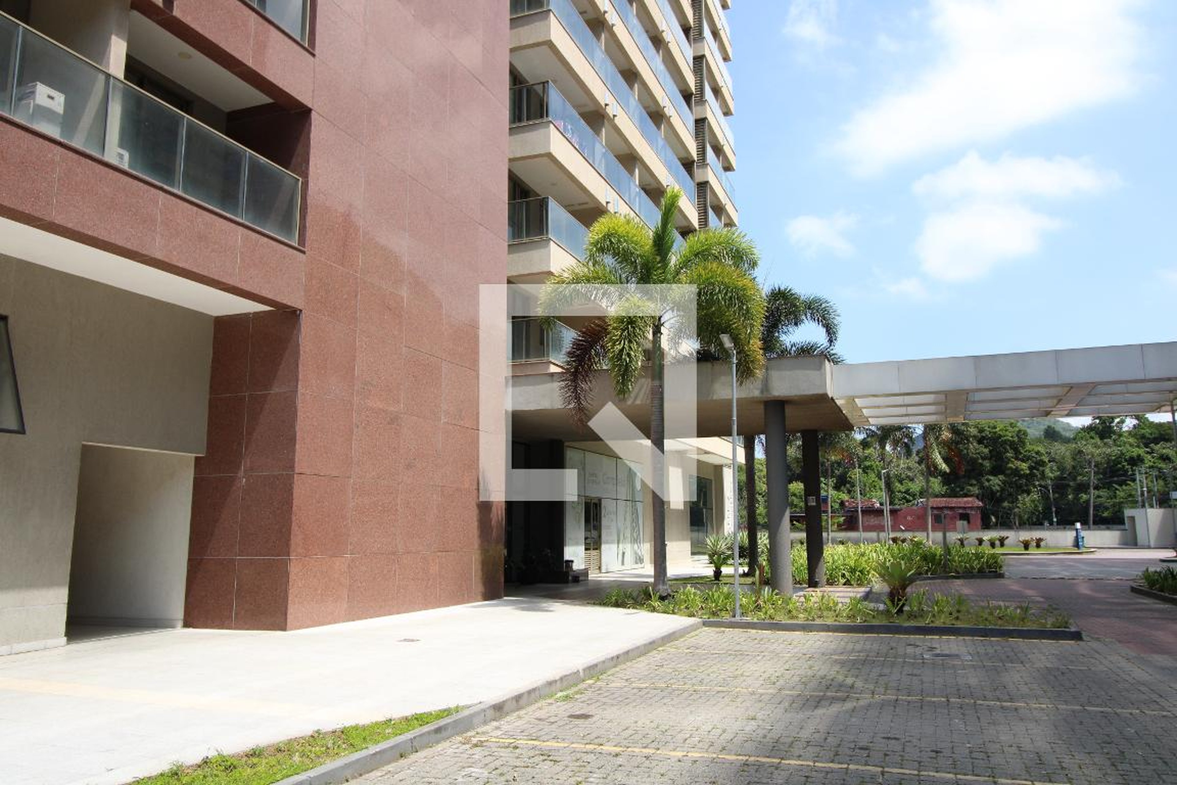 Fachada Condomínio em Estrada dos Bandeirantes, 7995