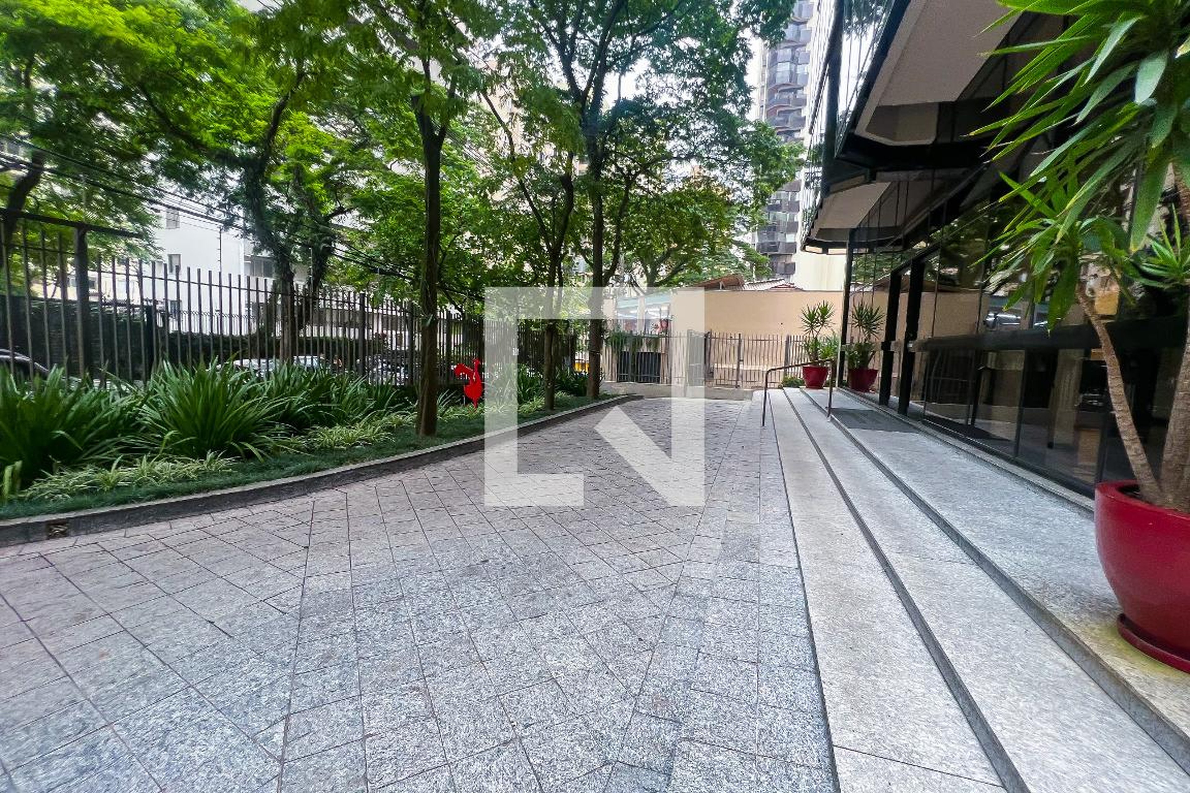 Área externa - Aldemir Martins