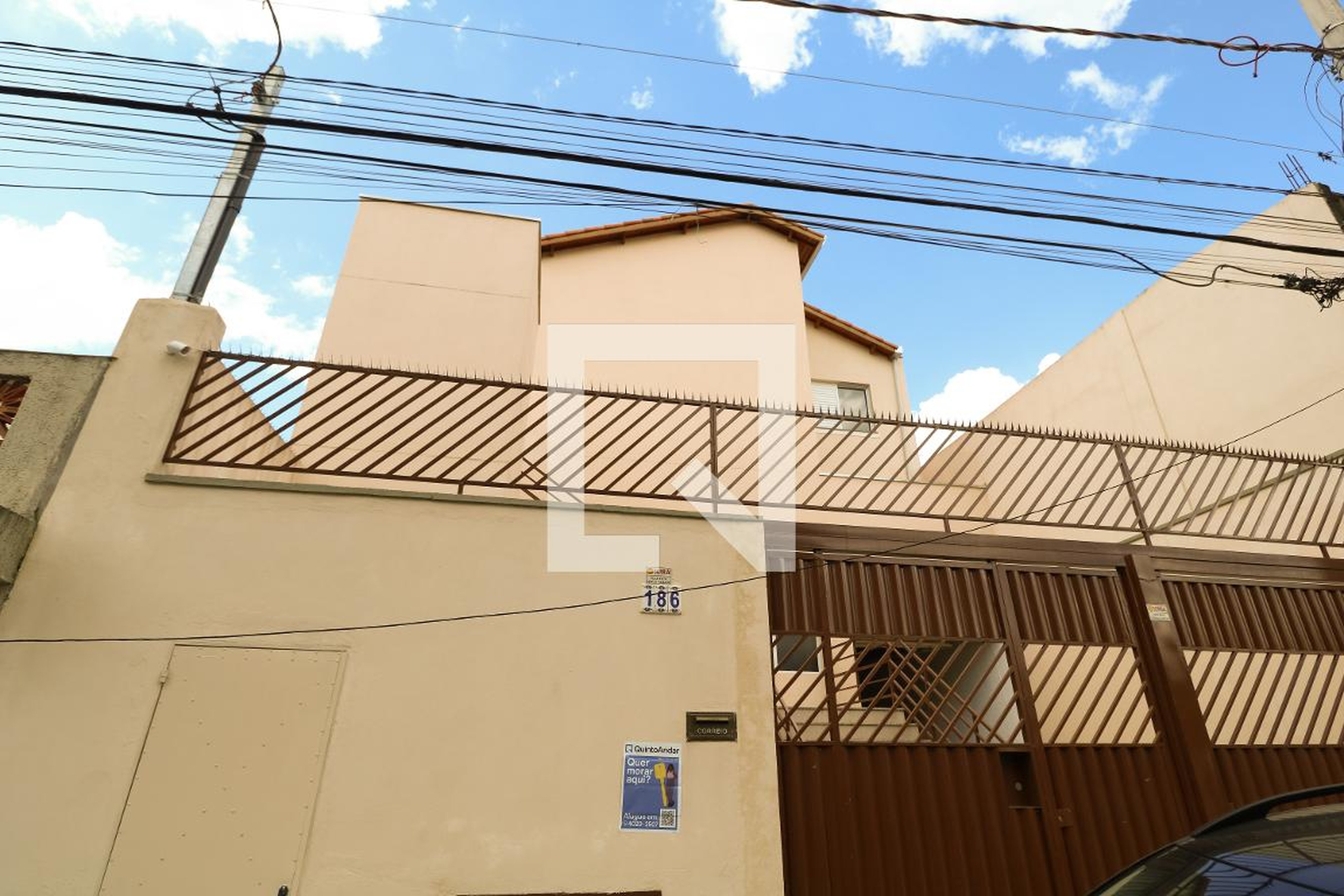 Fachada Condomínio em Rua Prado Valadares, 186