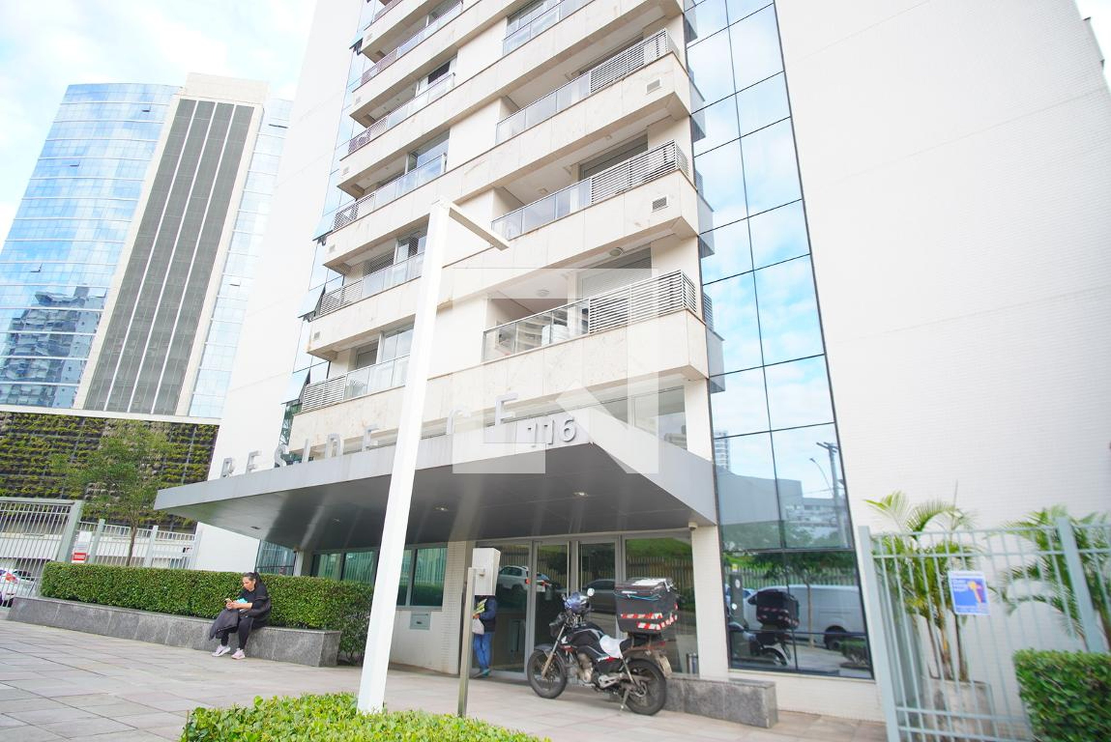 Fachada do Condomínio Condomínio TREND Nova Carlos Gomes Residence