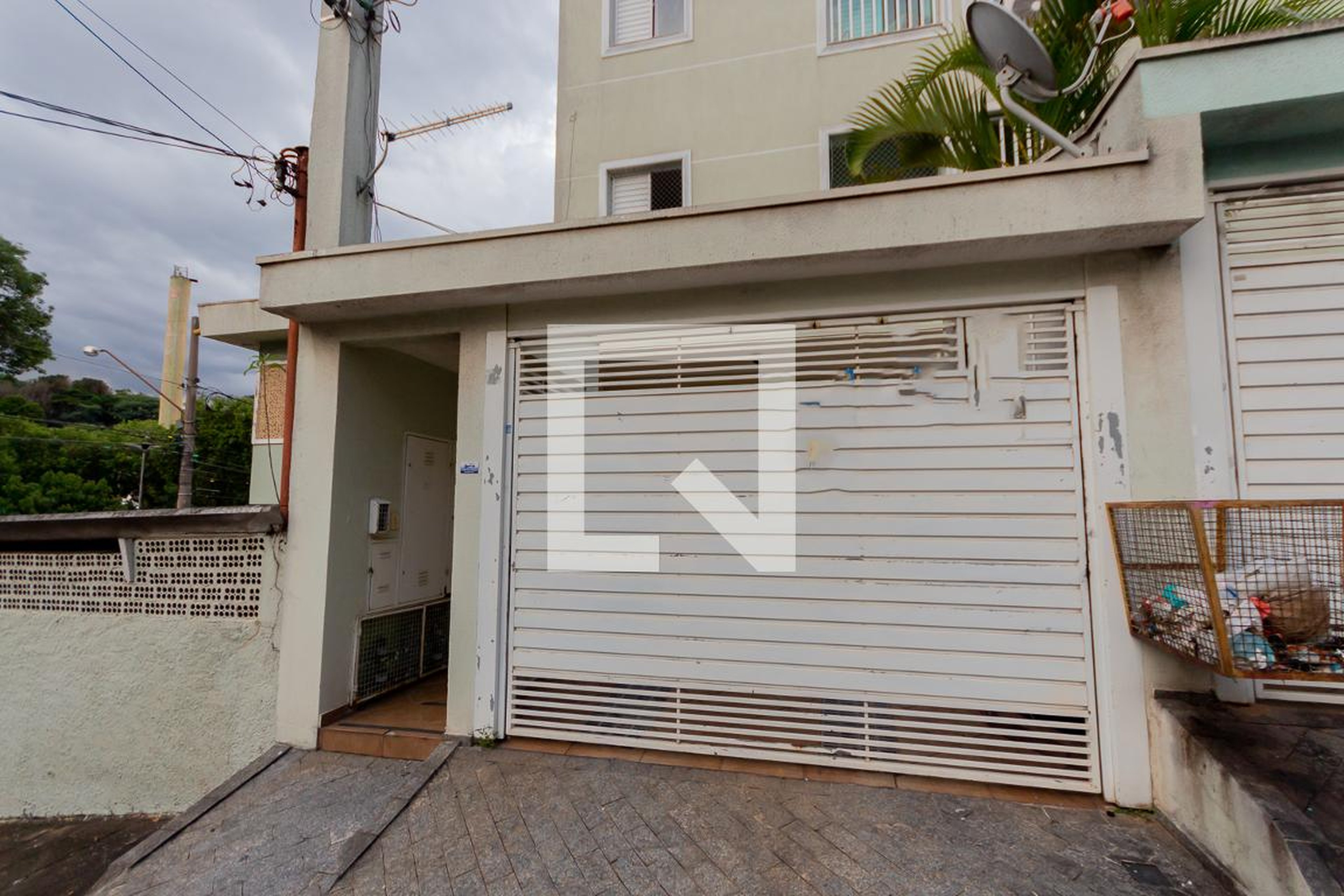 Fachada Condomínio em Rua Guadalajara, 156