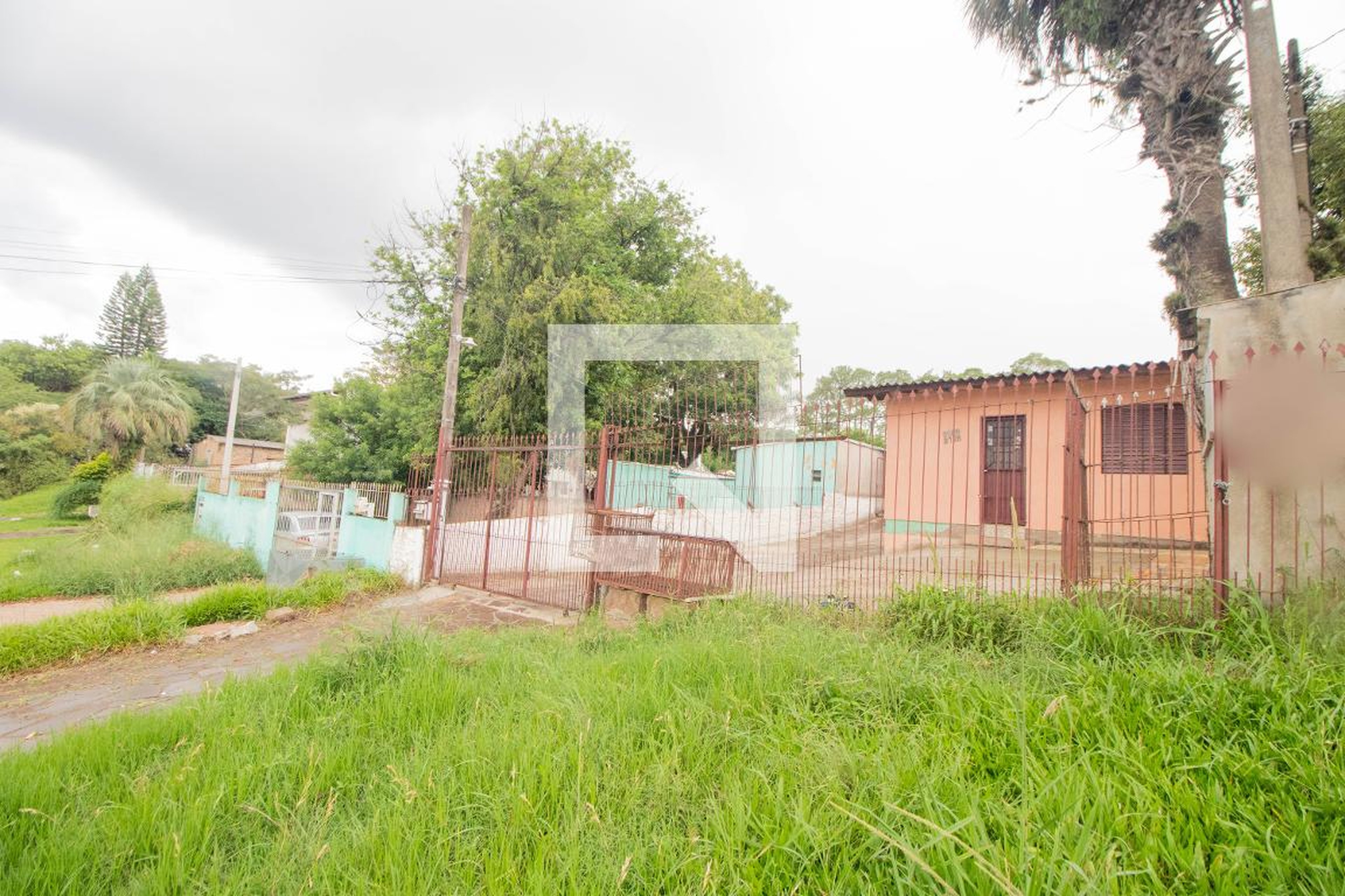 Fachada do Condomínio Condomínio em Estrada Martim Félix Berta, 3045