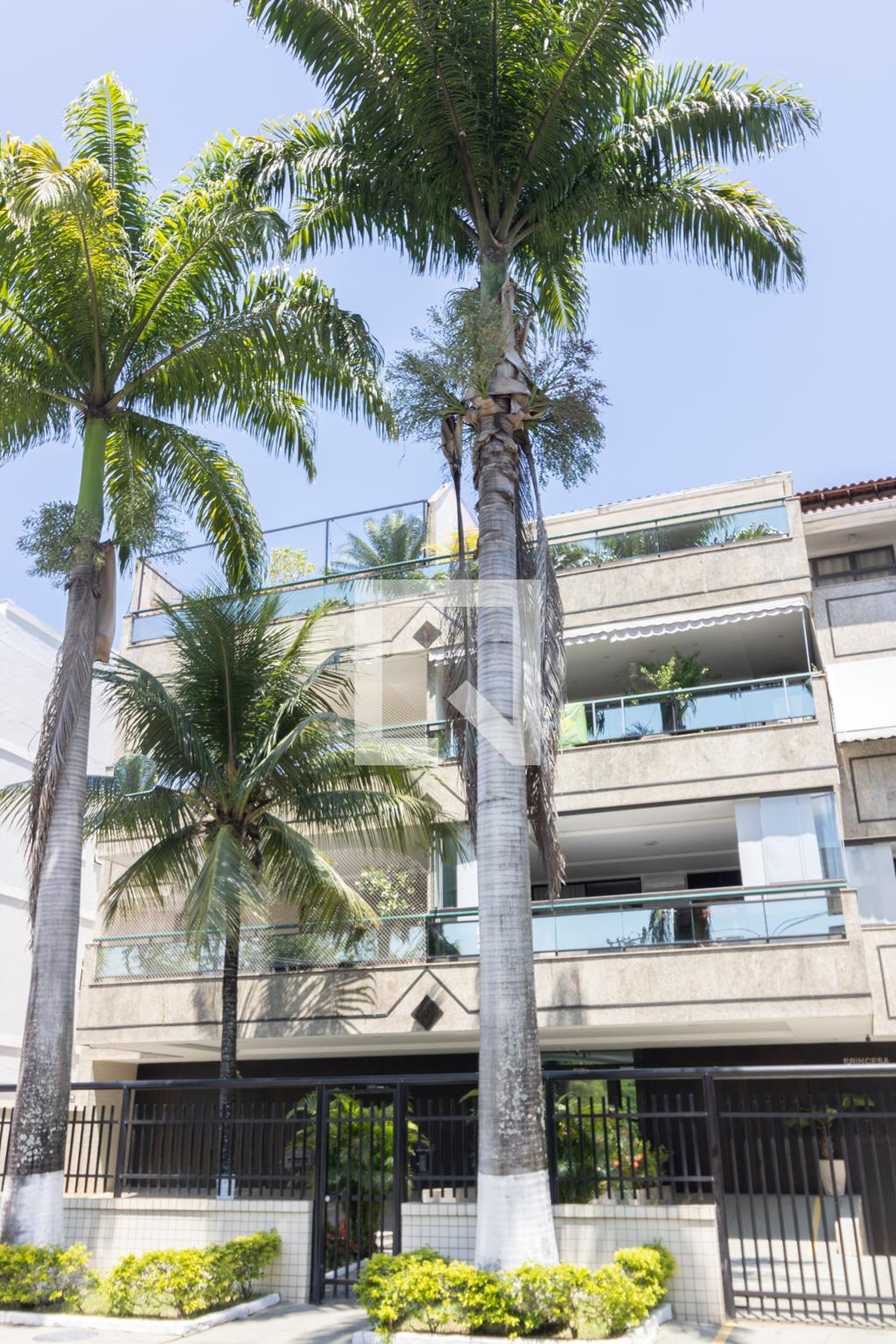 Fachada Condomínio em Rua Almirante Ary Rongel, 840