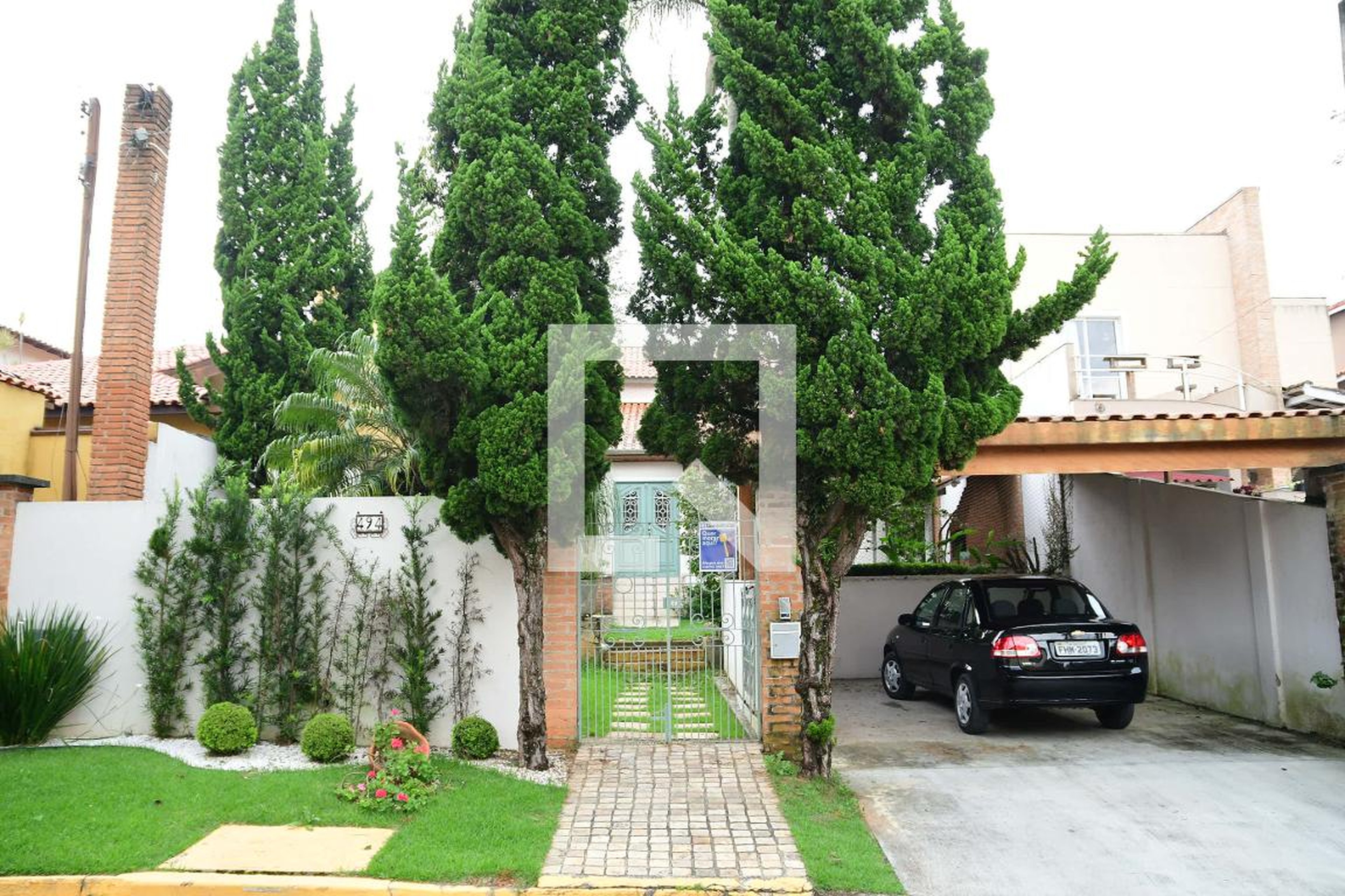 Fachada Condomínio em Rua dos Cravos, 493