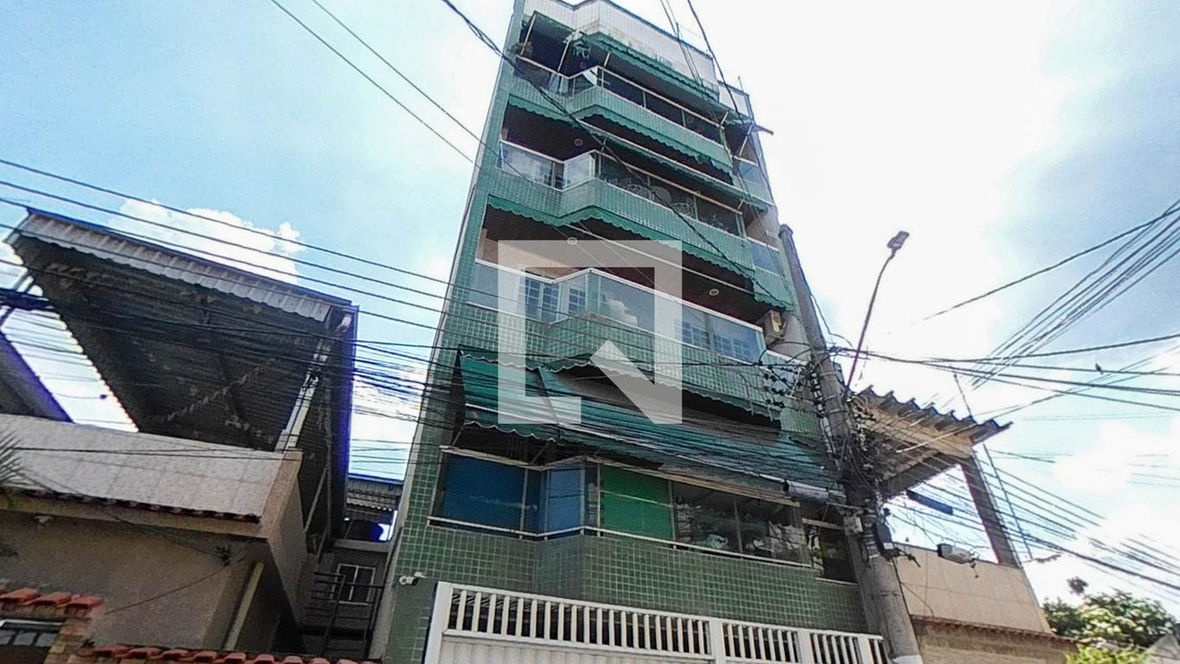 Fachada Condomínio em Rua Azelaide Rodrigues da Silva, 159
