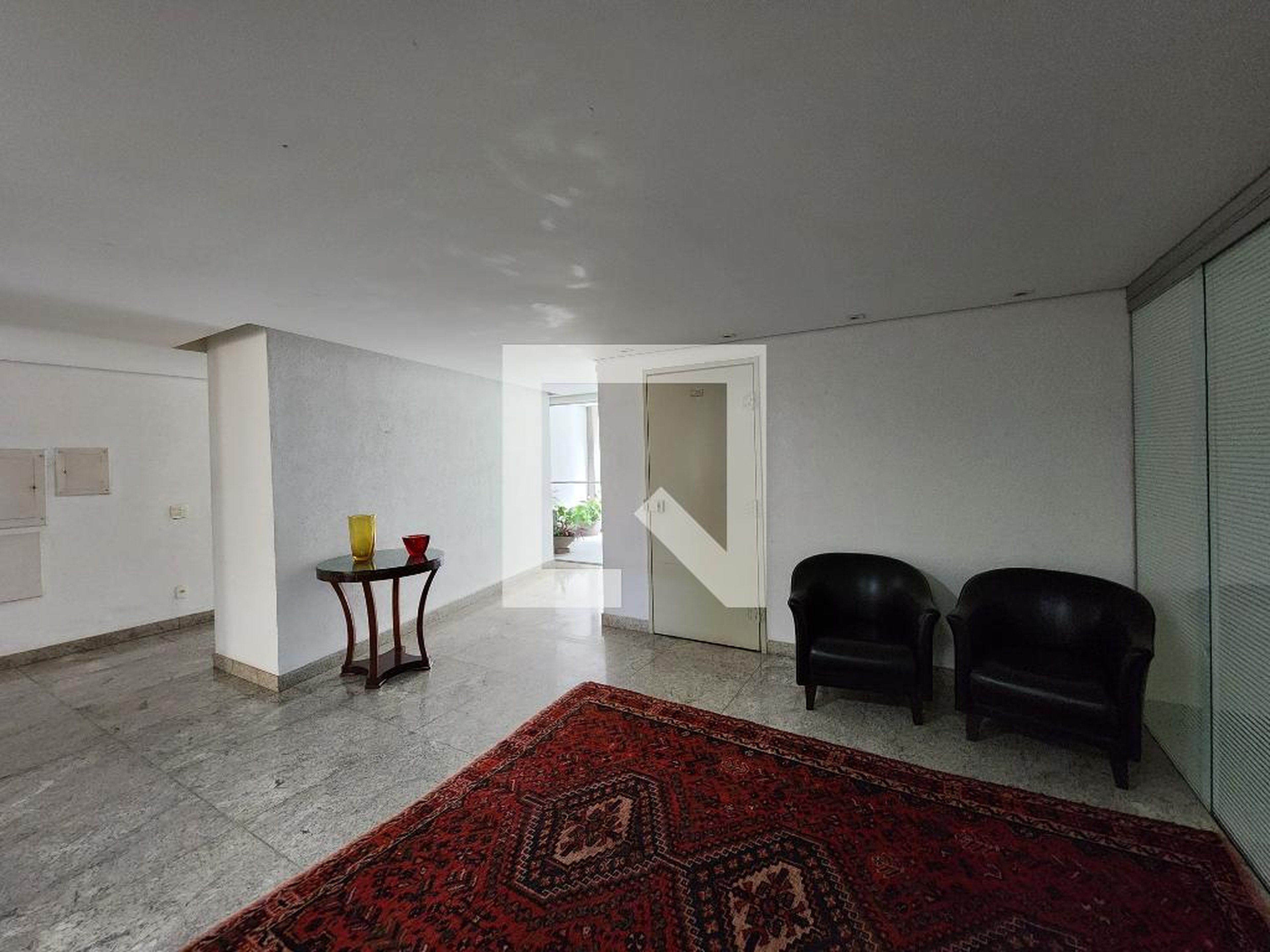 Hall de Entrada Condomínio em Rua Gururi, 200