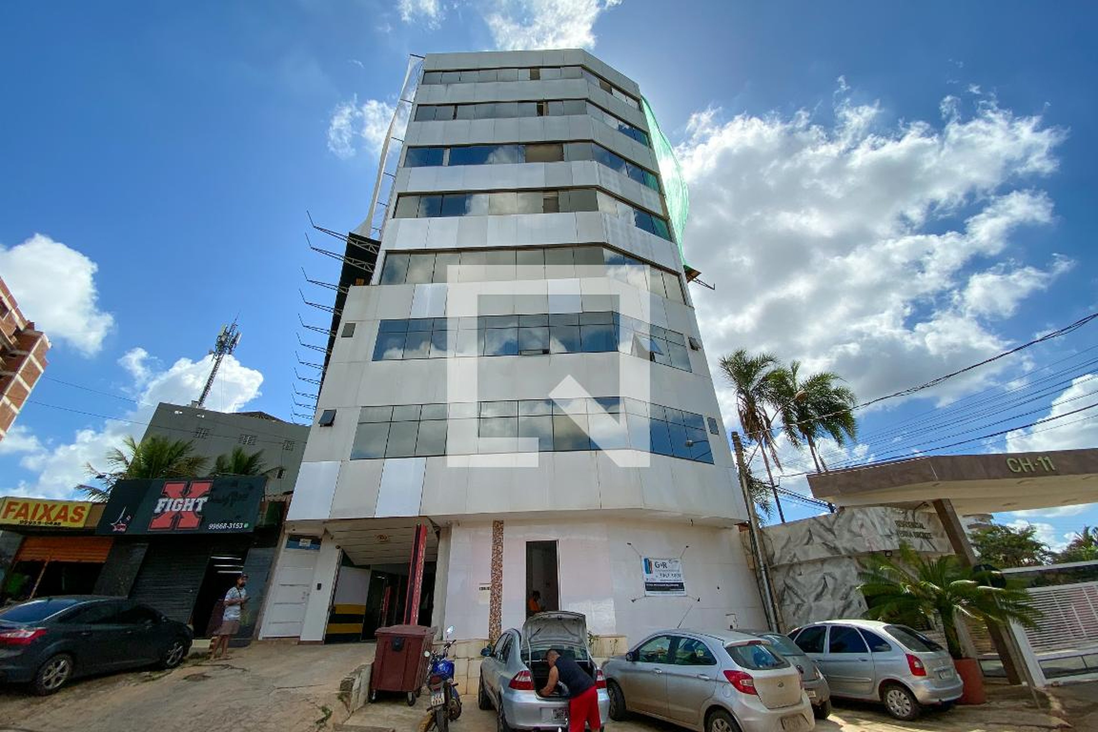 Fachada Condomínio em Rua, 11