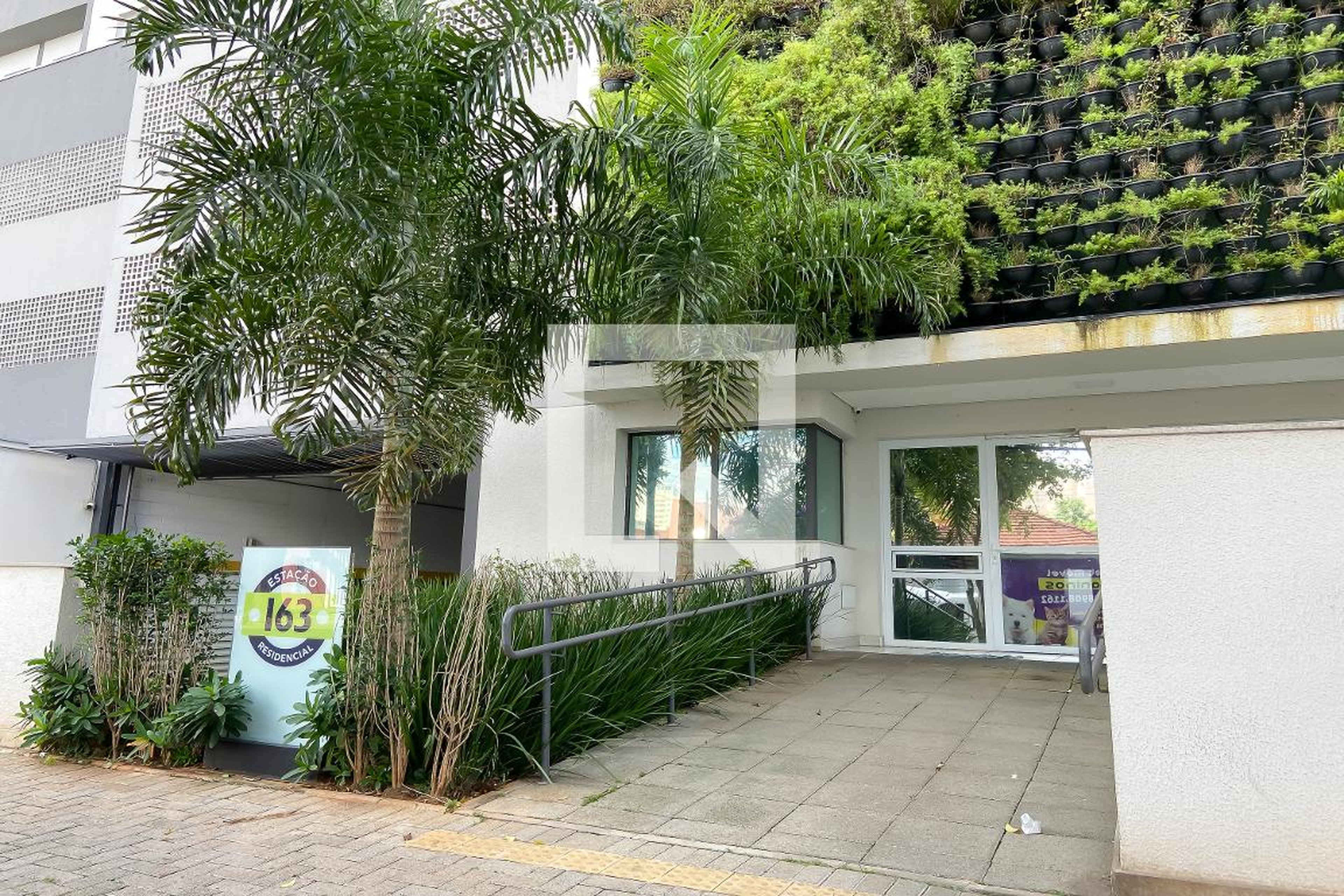 Fachada Condomínio em Avenida José Lopes Lázaro, 127