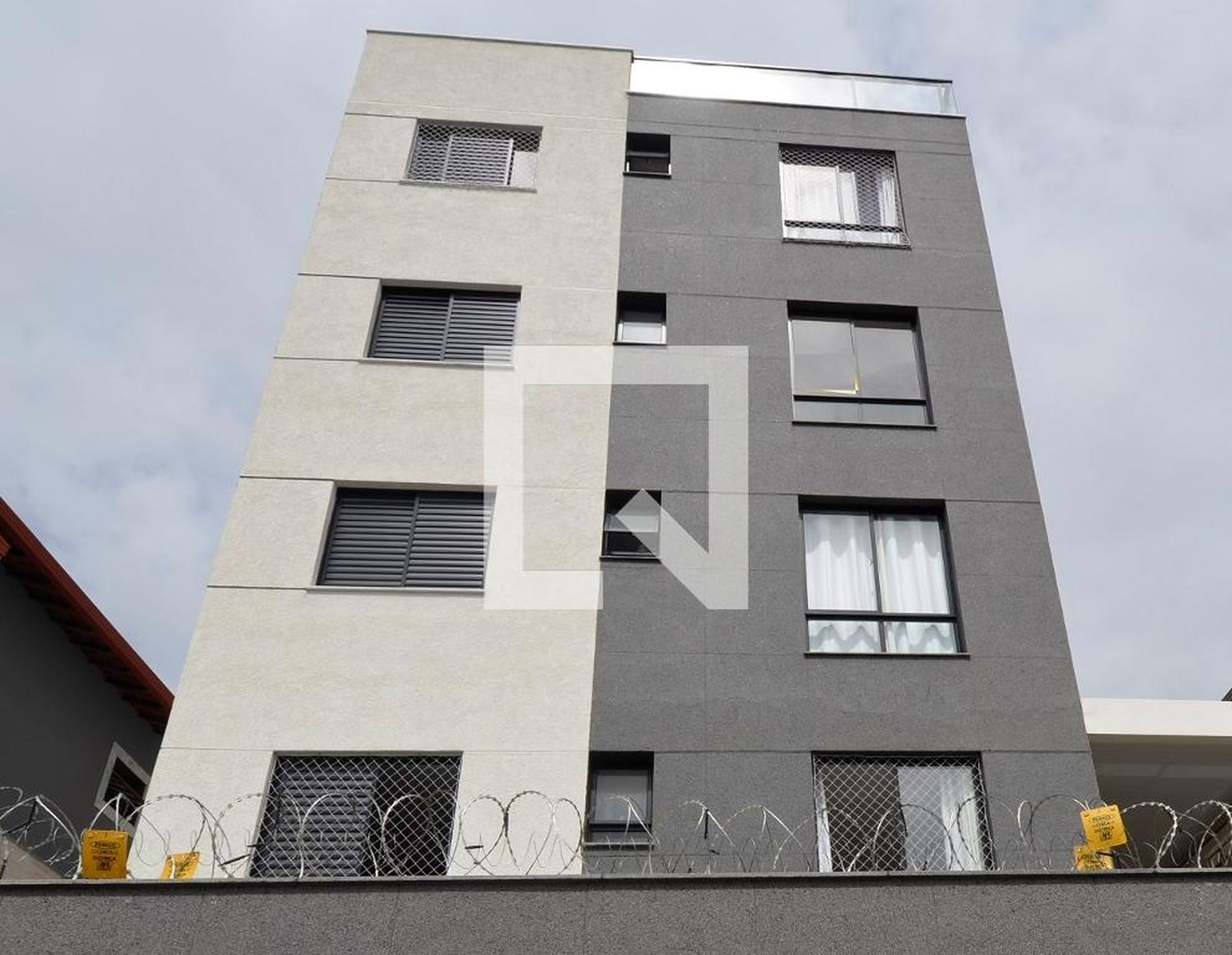 Fachada Condomínio em Rua Cláudio Gomes de Souza, 58