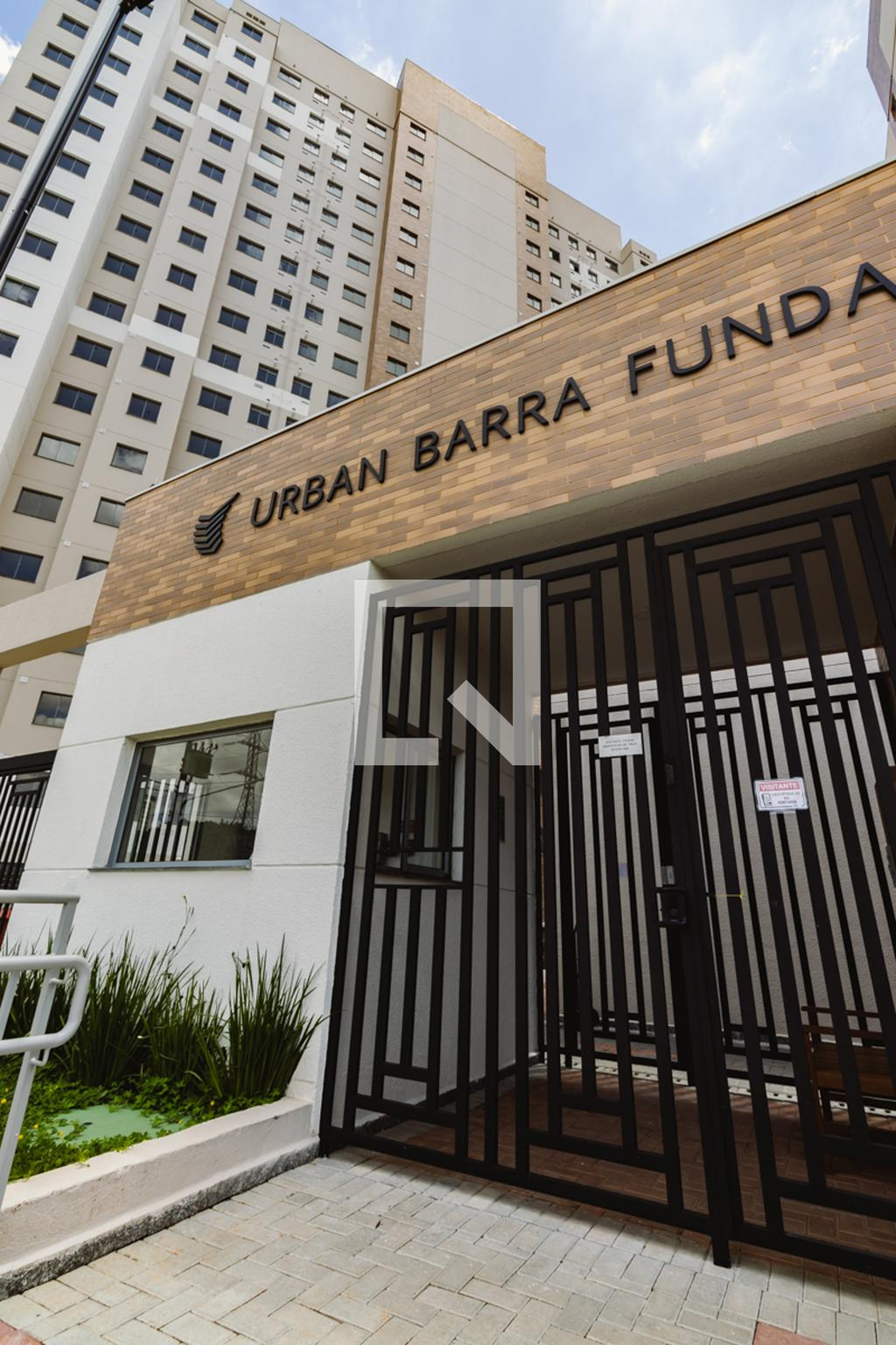 Fachada Condomínio em Rua Rubens Porta Nova, 330