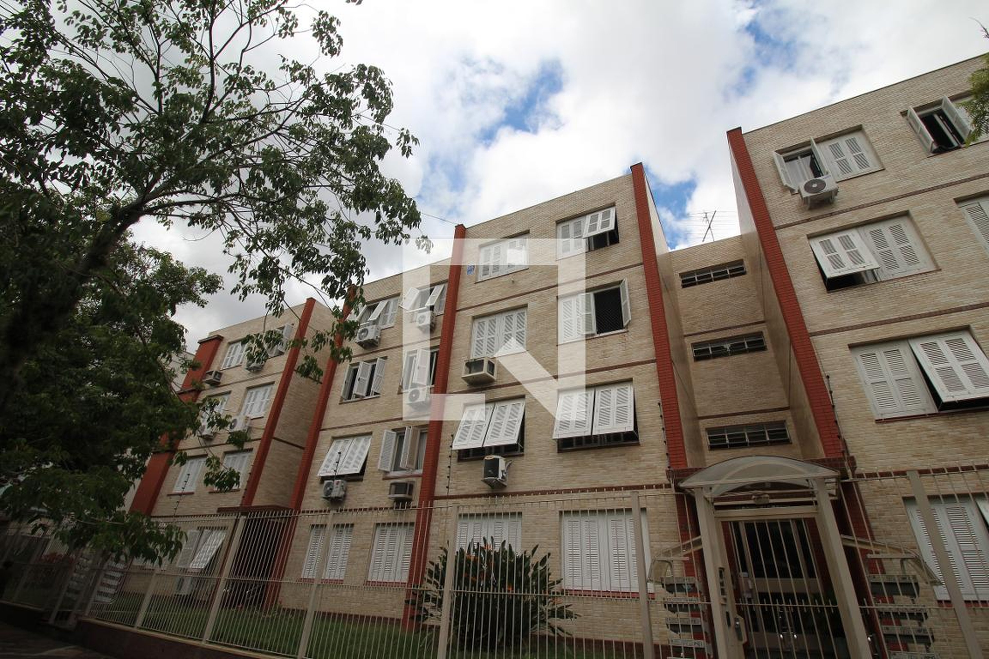 Fachada Condomínio em Rua Buarque de Macedo, 711