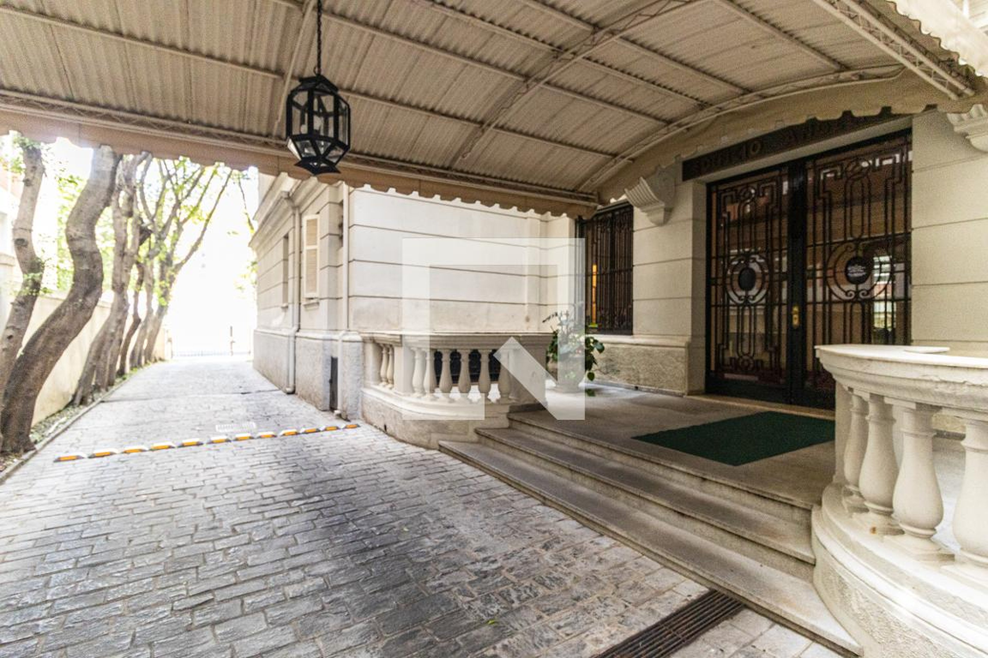 Entrada do prédio - Angélica