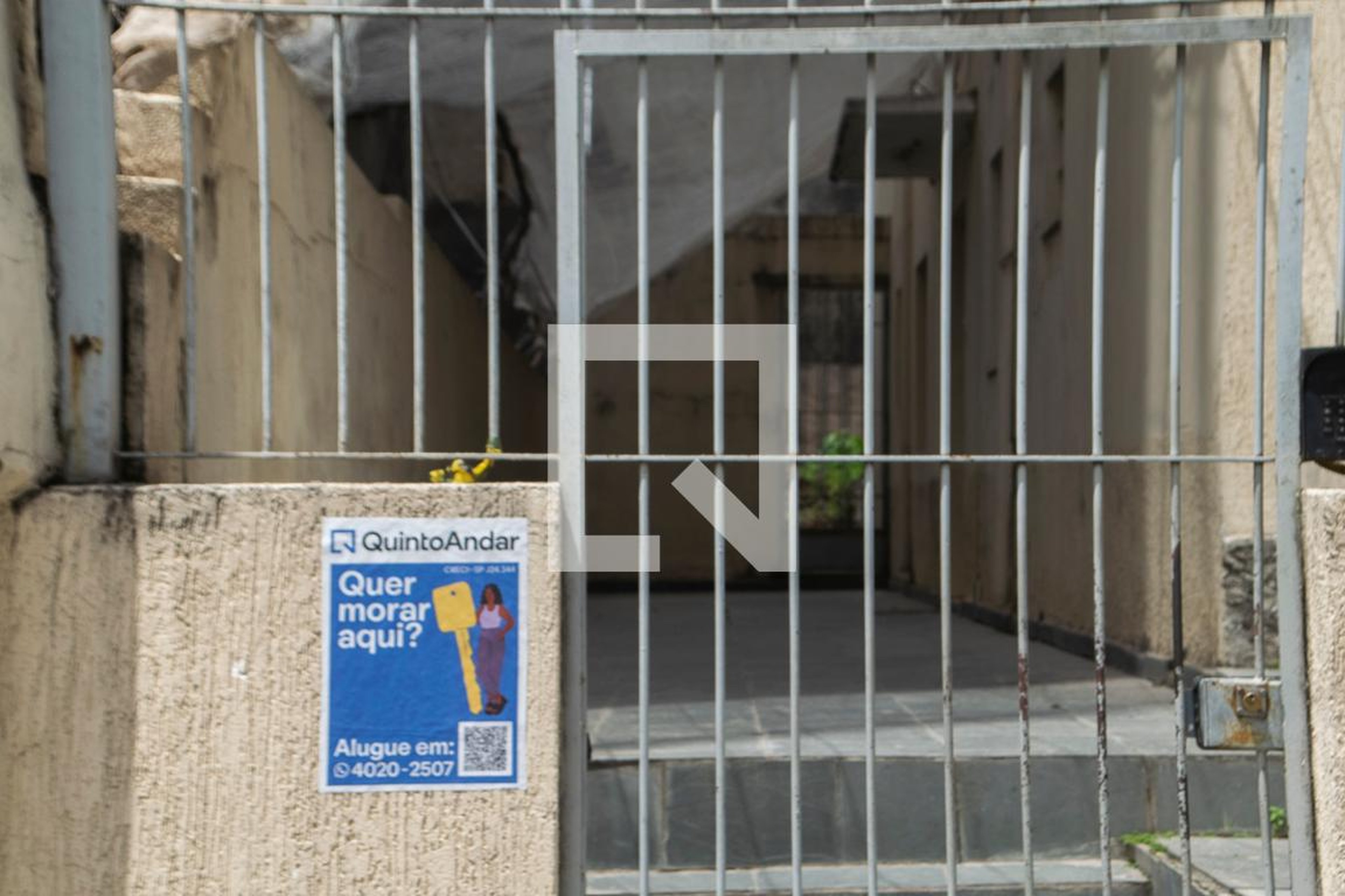 Fachada Condomínio em Rua Pedro Madureira, 486