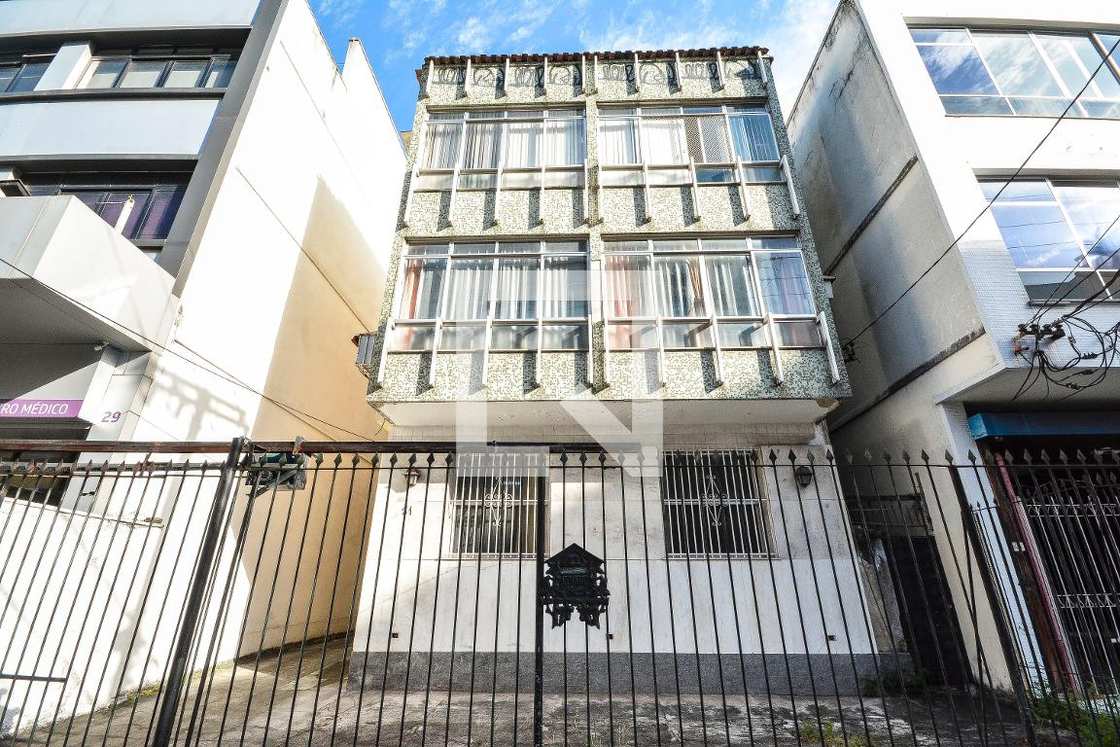 Fachada Condomínio em Rua Mena Barreto, 31