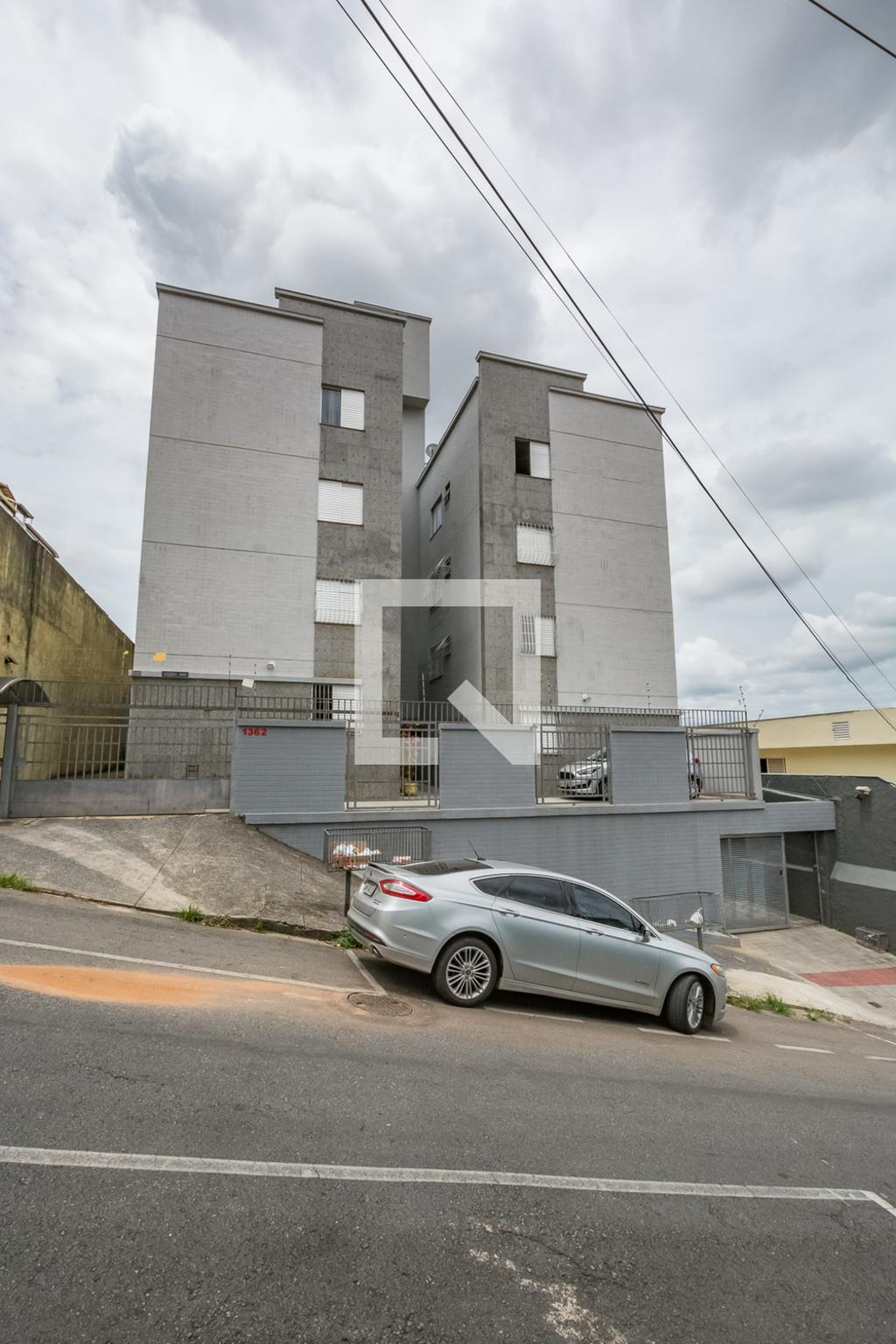 Fachada Condomínio em Rua Francisco Bicalho, 1362