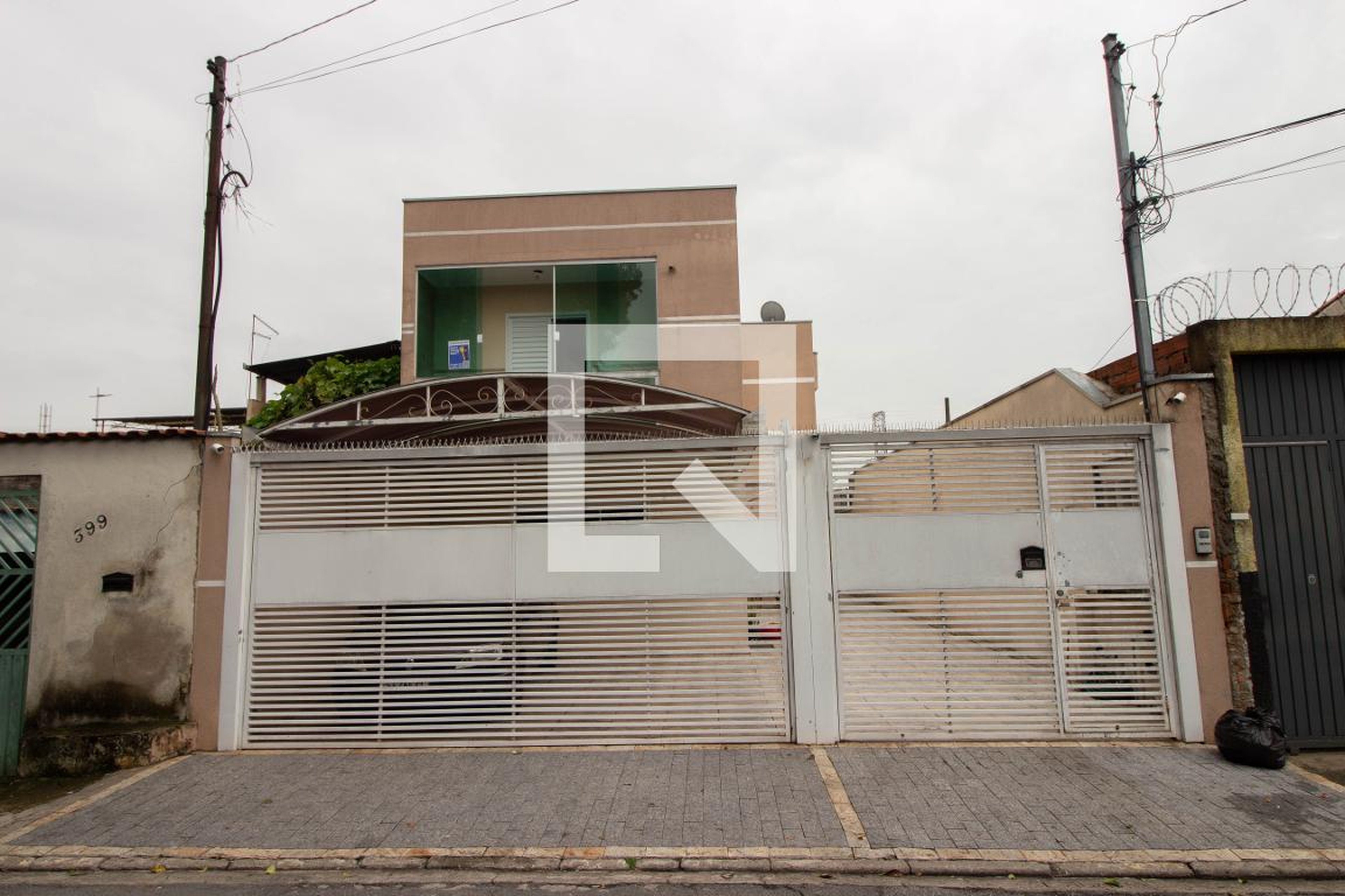 Fachada Condomínio em Rua Flôr das Almas, 407