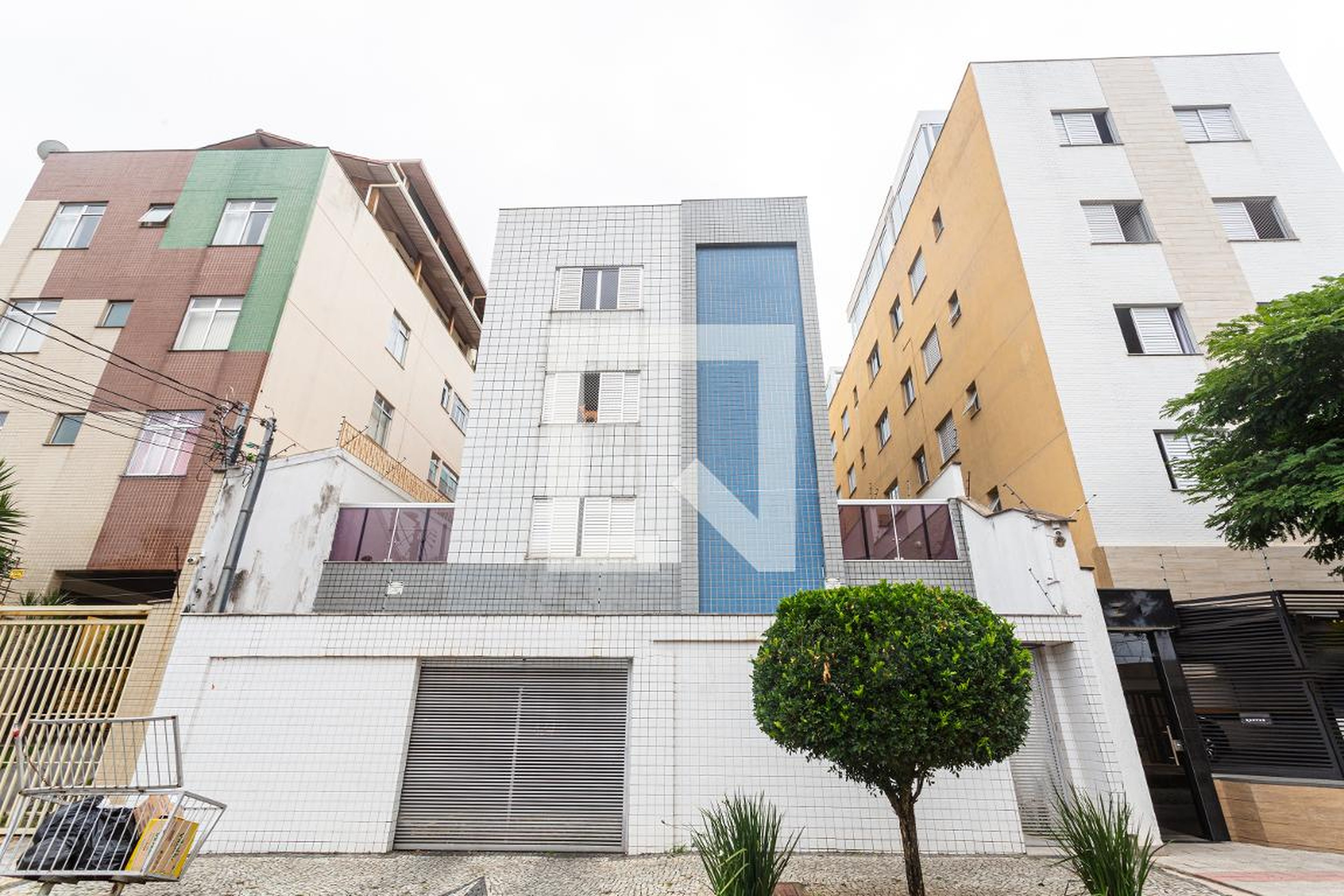 Fachada Condomínio em Rua Carmésia, 1242