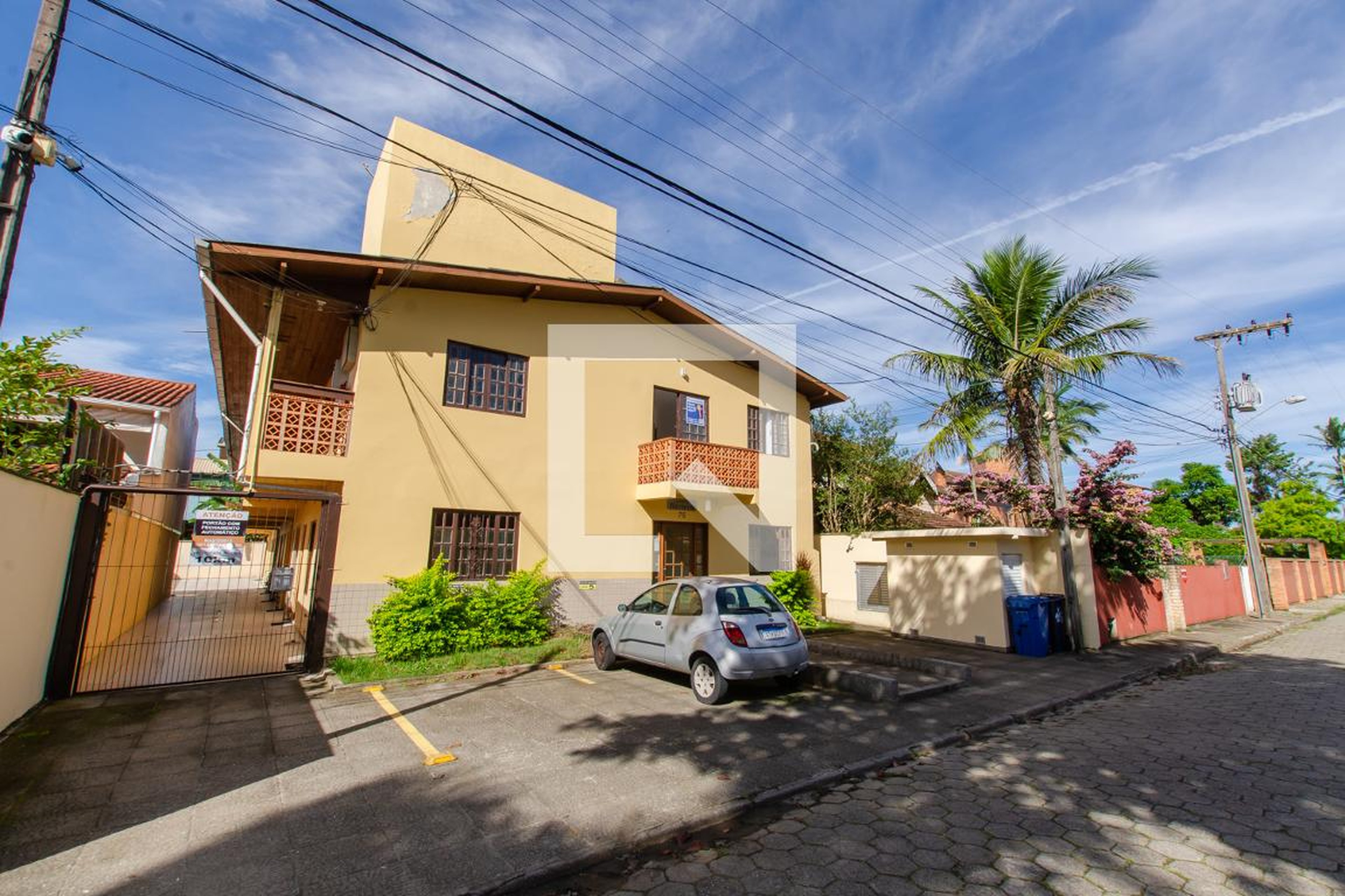 Fachada Condomínio em Rua Antônio da Silveira, 75