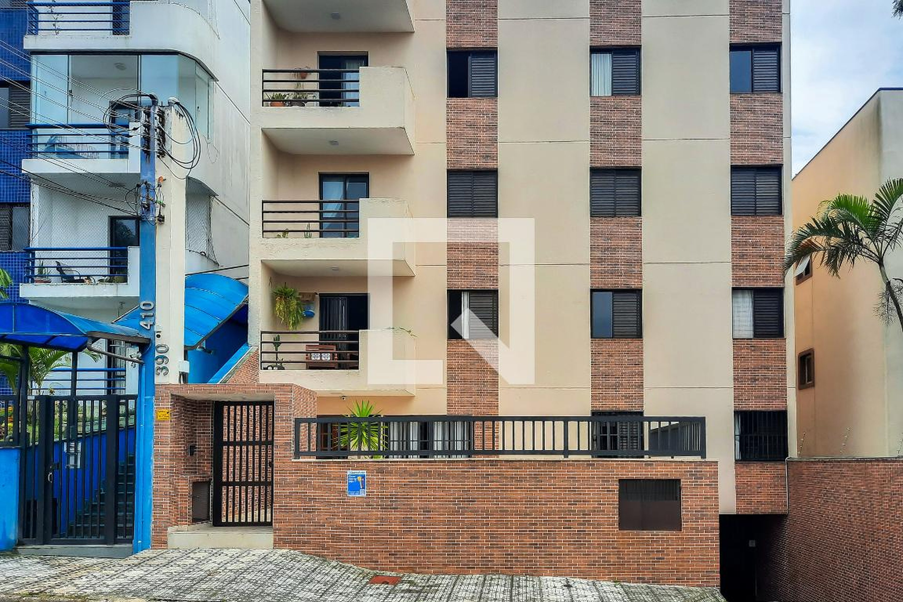 Fachada do Condomínio Edifício Araucária