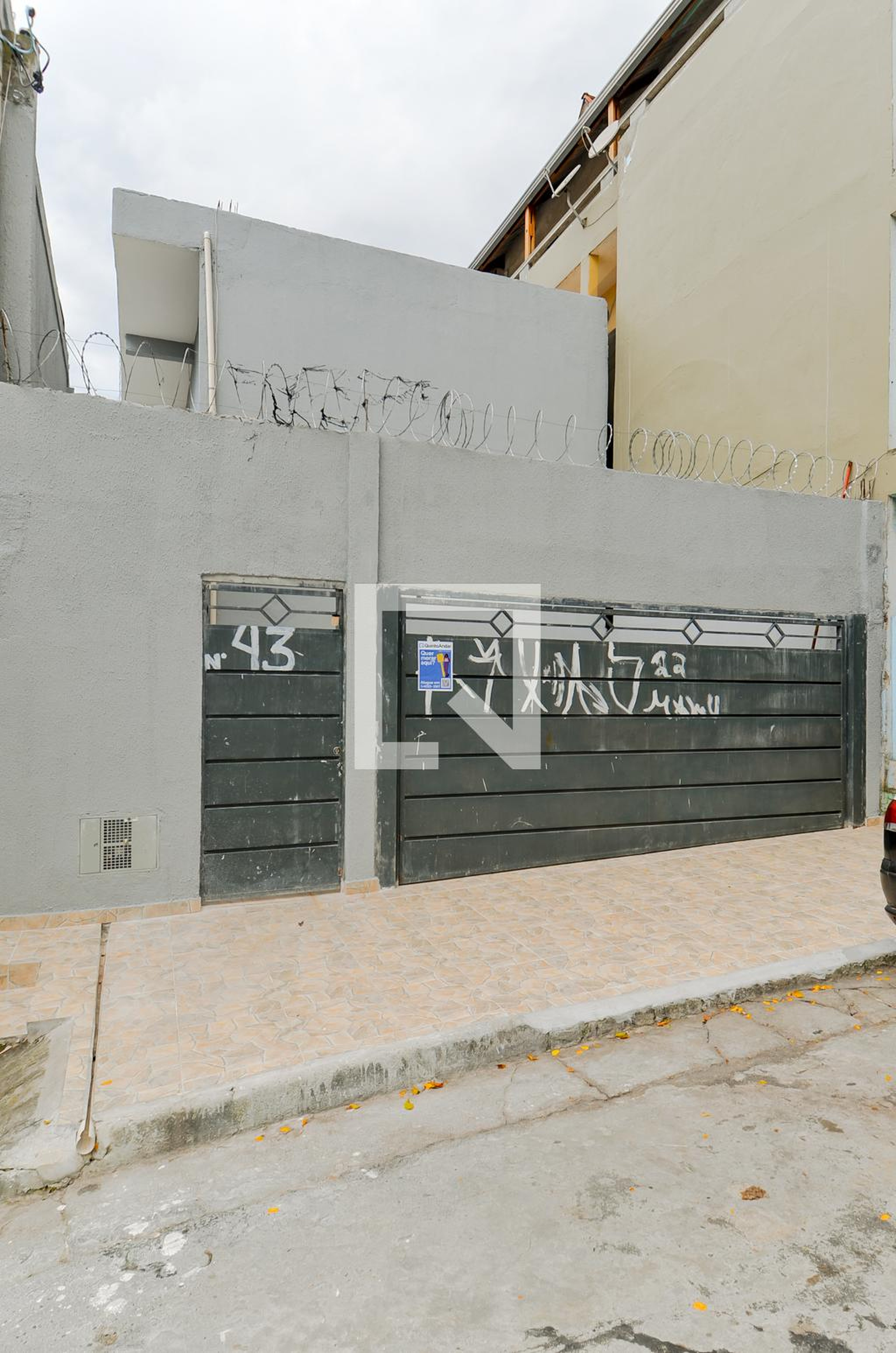 Fachada do Prédio Condomínio em Rua Serranopolis, 43